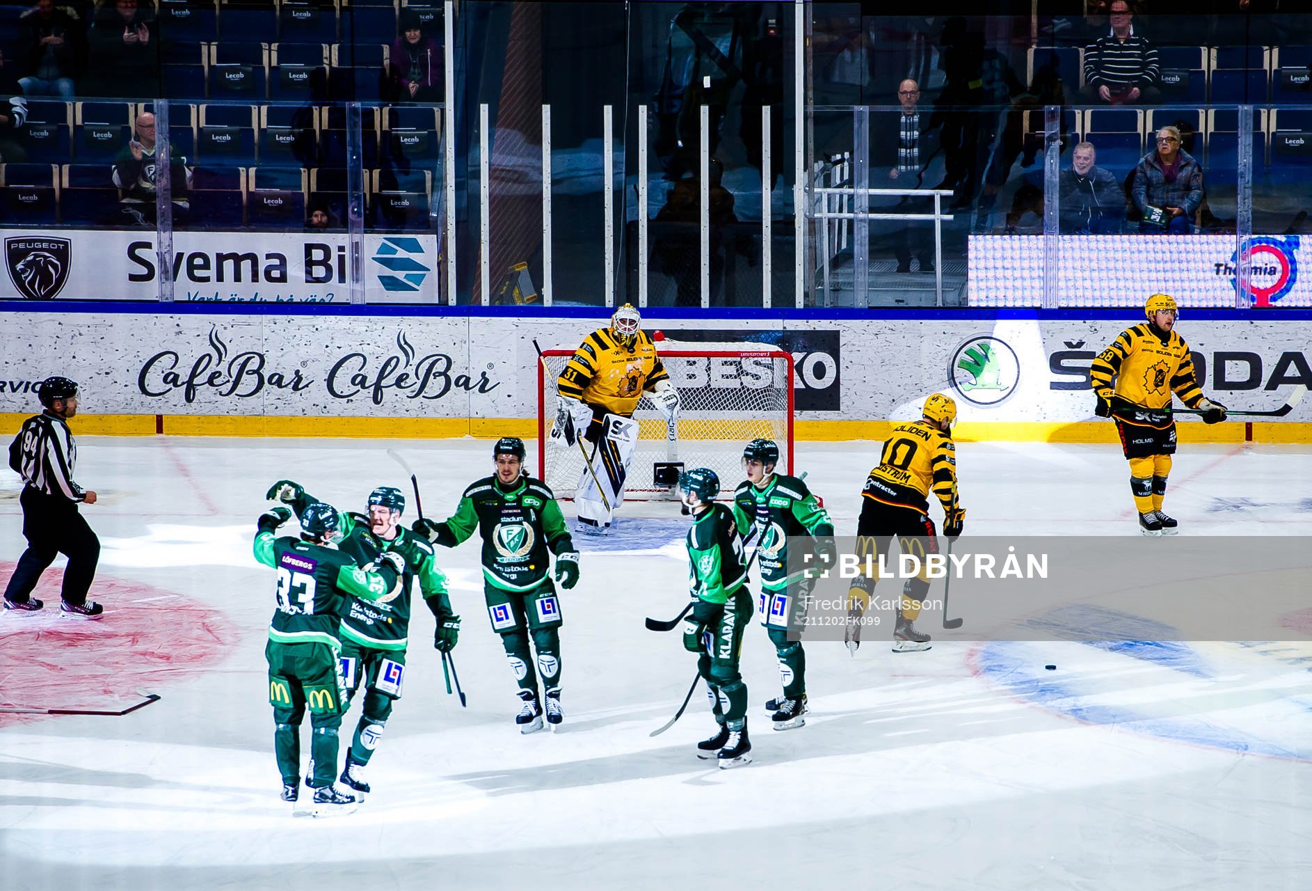 Färjestads Albert Johansson och Gustav Rydahl jublar
