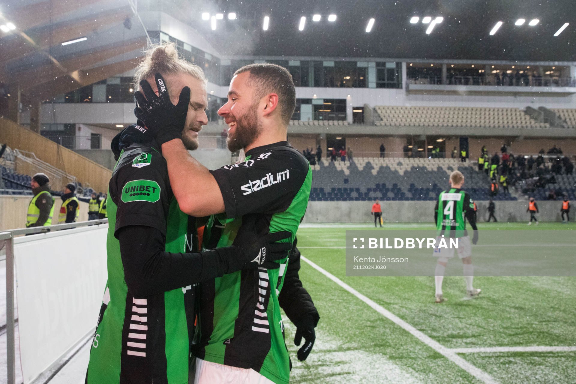 GAIS Jonas Lindberg och Malkolm Moenza jublar