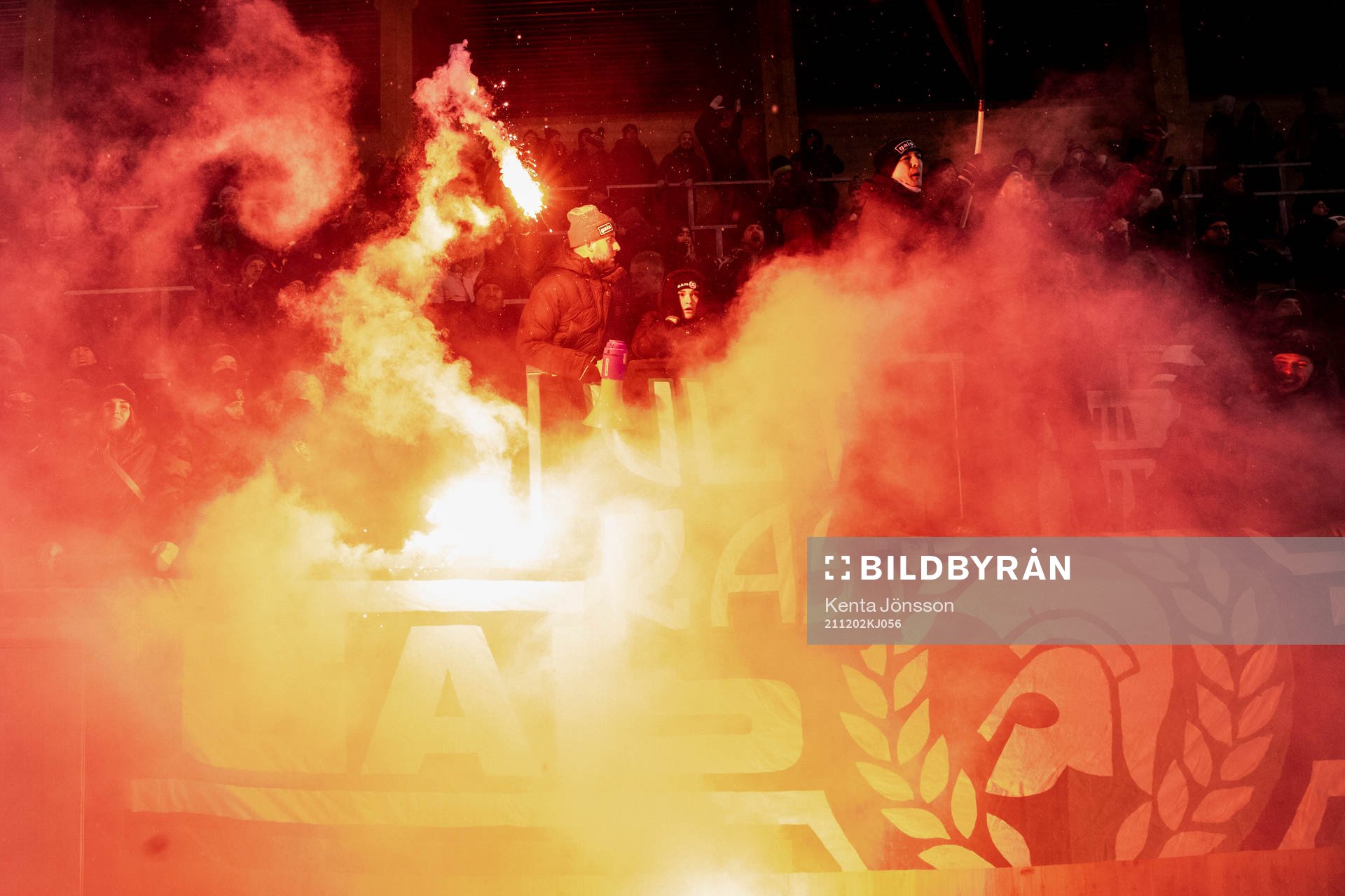 GAIS supportrar med pyroteknik