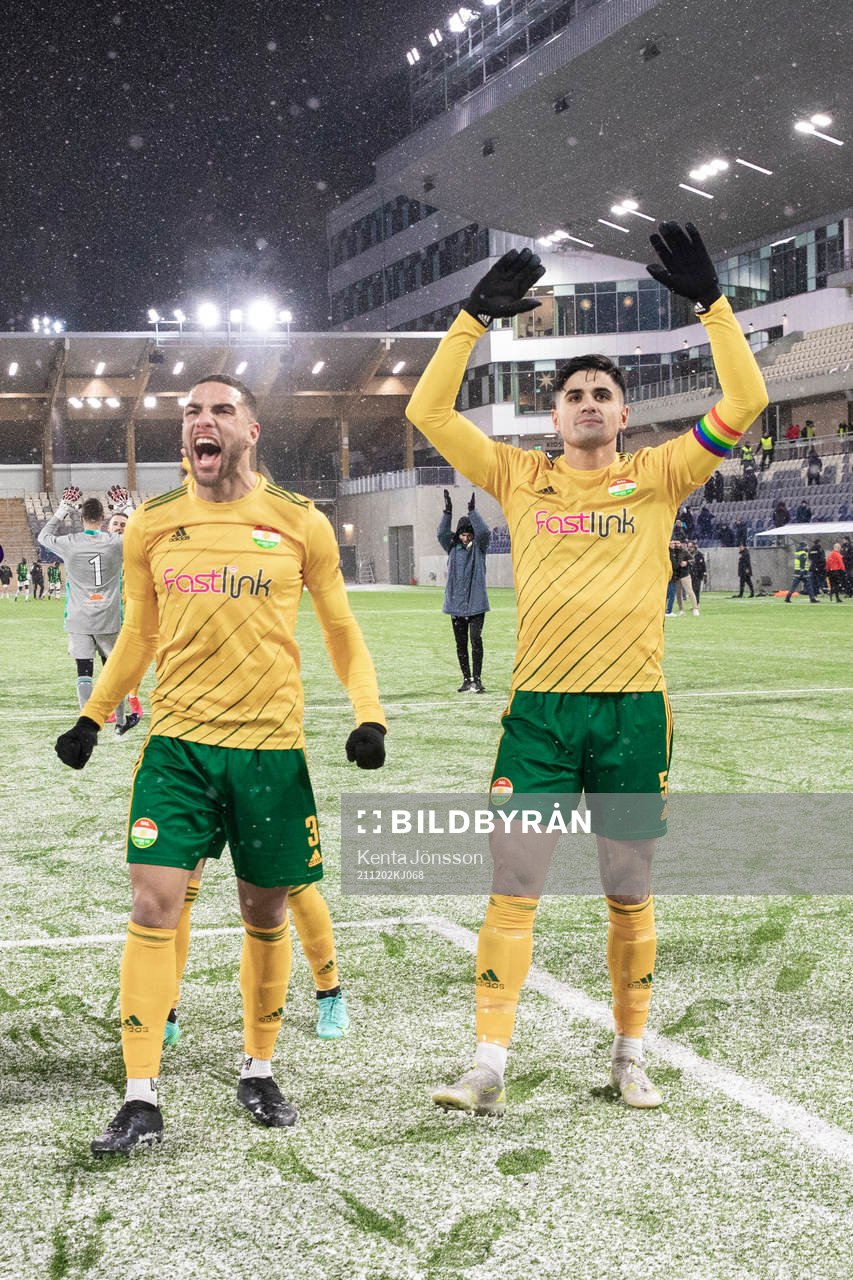 Dalkurds Alex Simovski och Dillan Ismail jublar