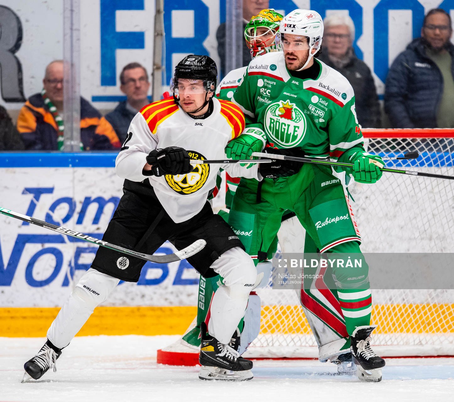 Brynäs Adam Pettersson och Rögles Eric Gelinas