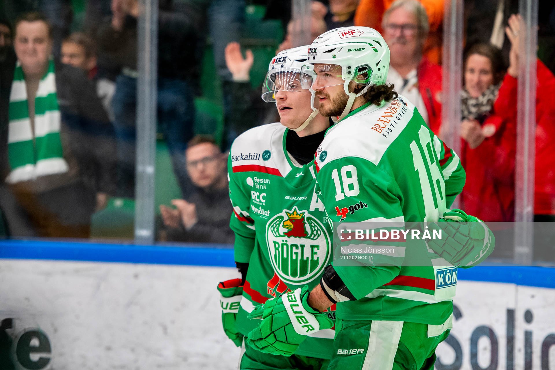 Rögles Anton Bengtsson och Dennis Everberg jublar