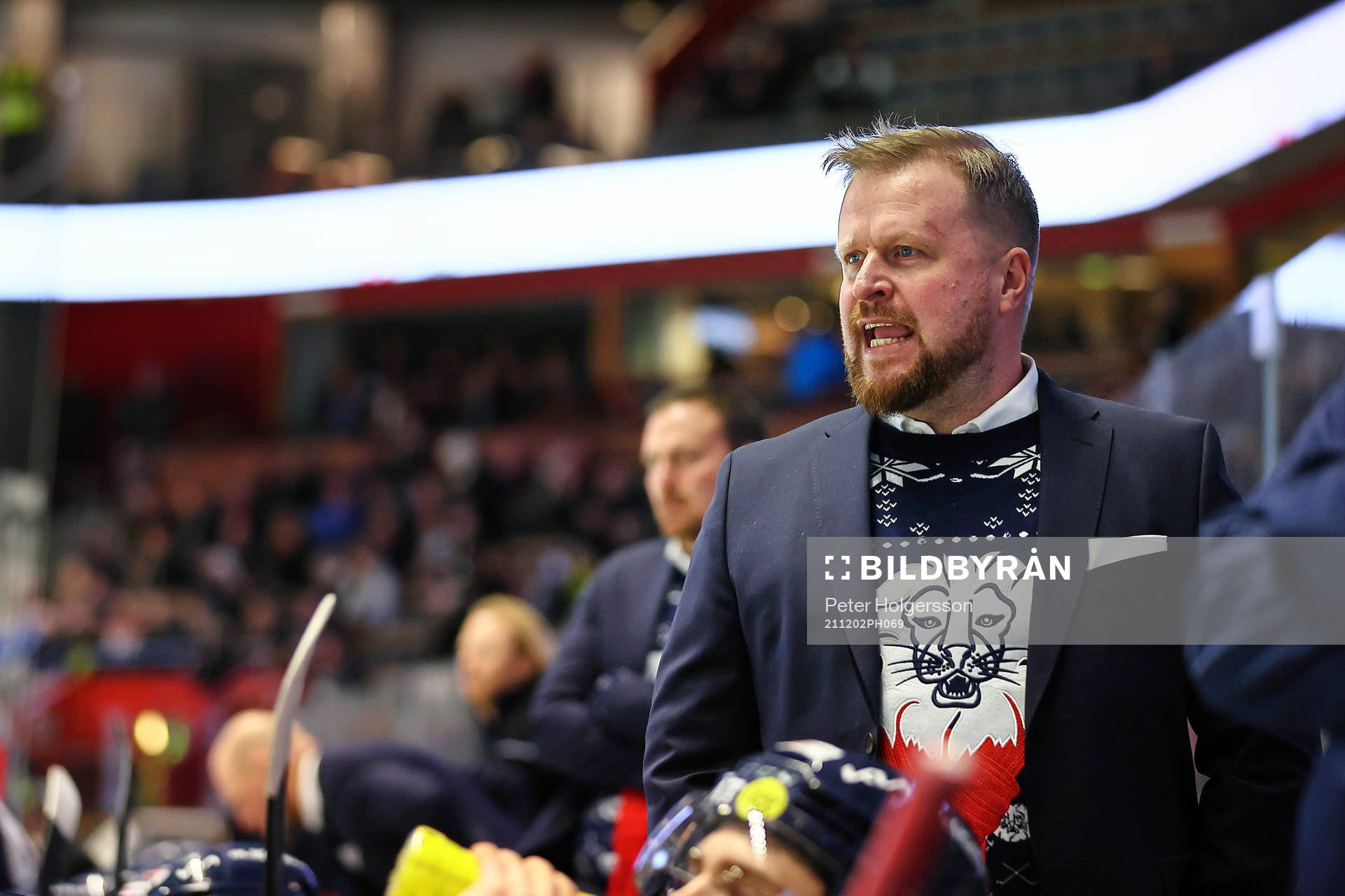 Linköpings tränare Klas Östman reagerar