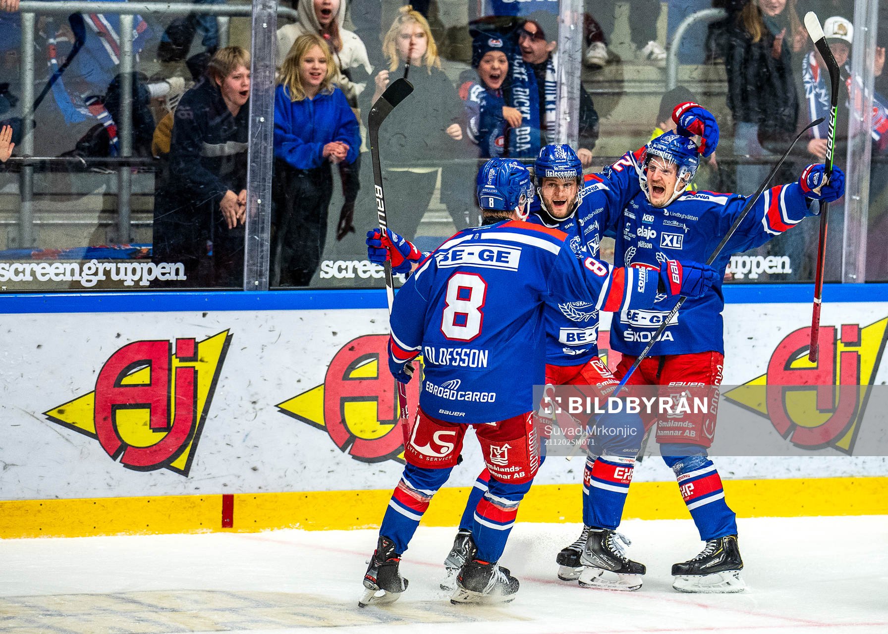 Oskarshamns Kim Rosdahl jublar med Fredrik Olofsson och