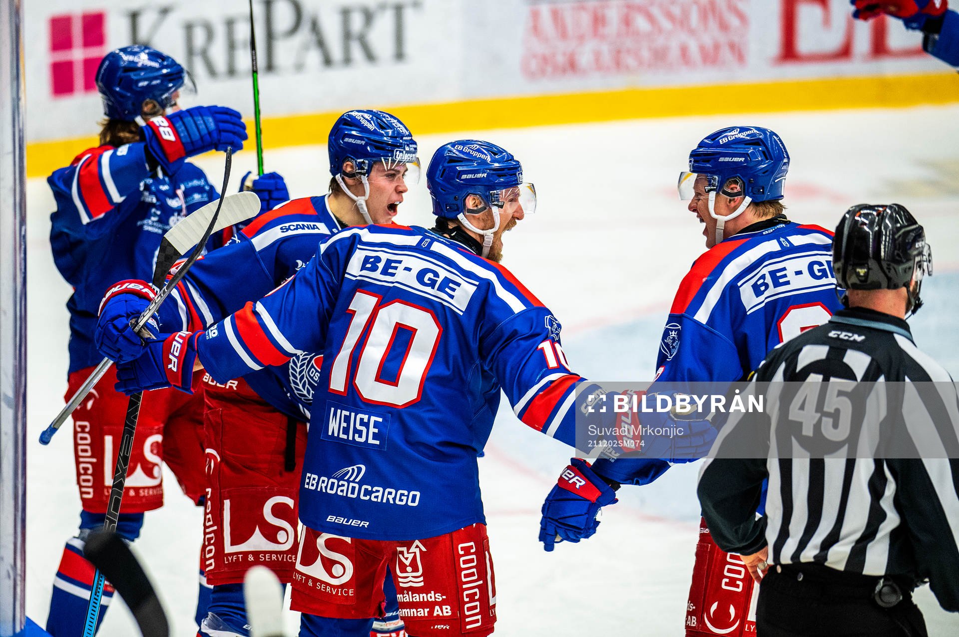 Oskarshamns Dale Weise jublar med lagkamrater