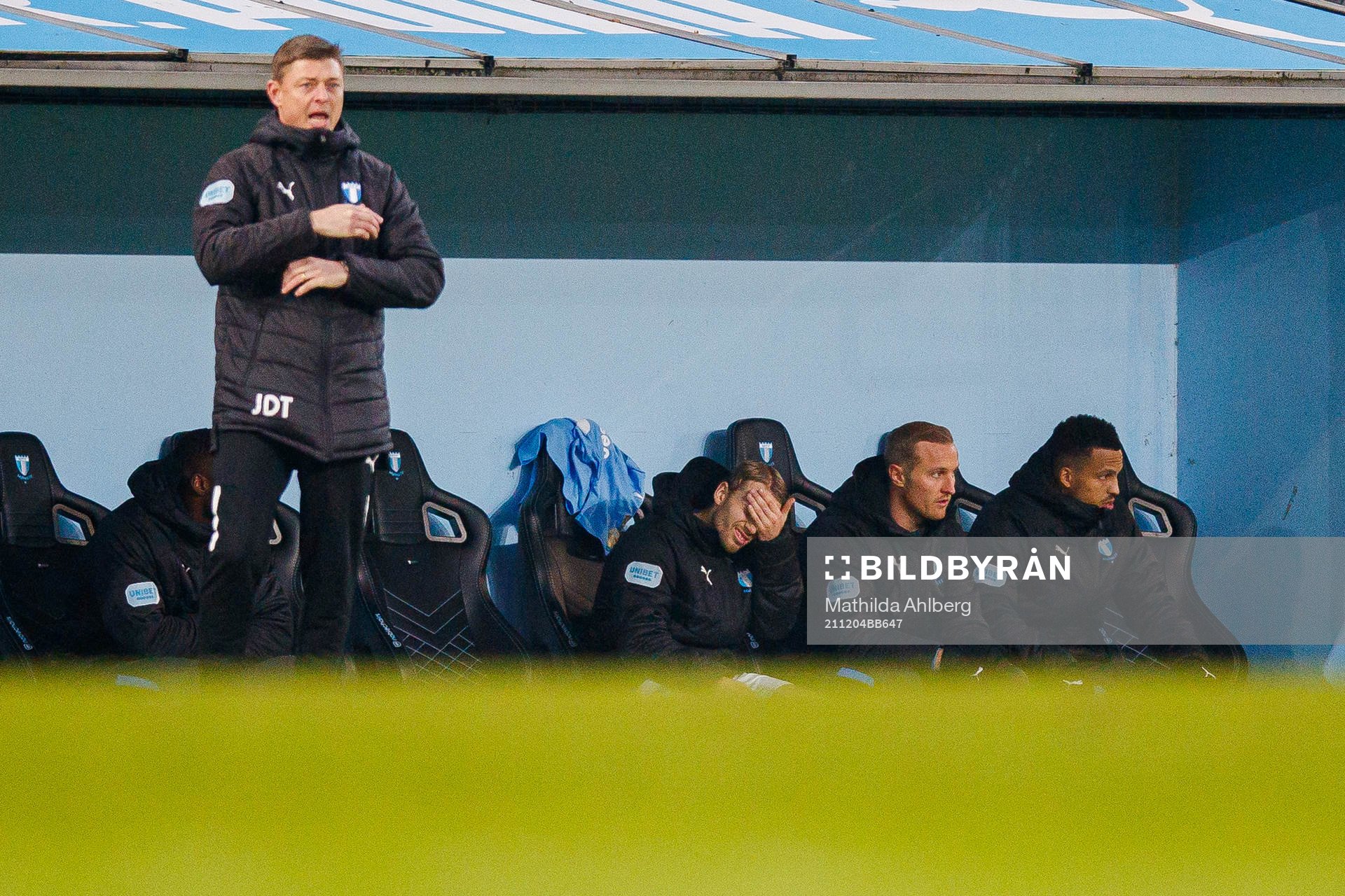 Malmö FFs Oscar Lewicki på bänken