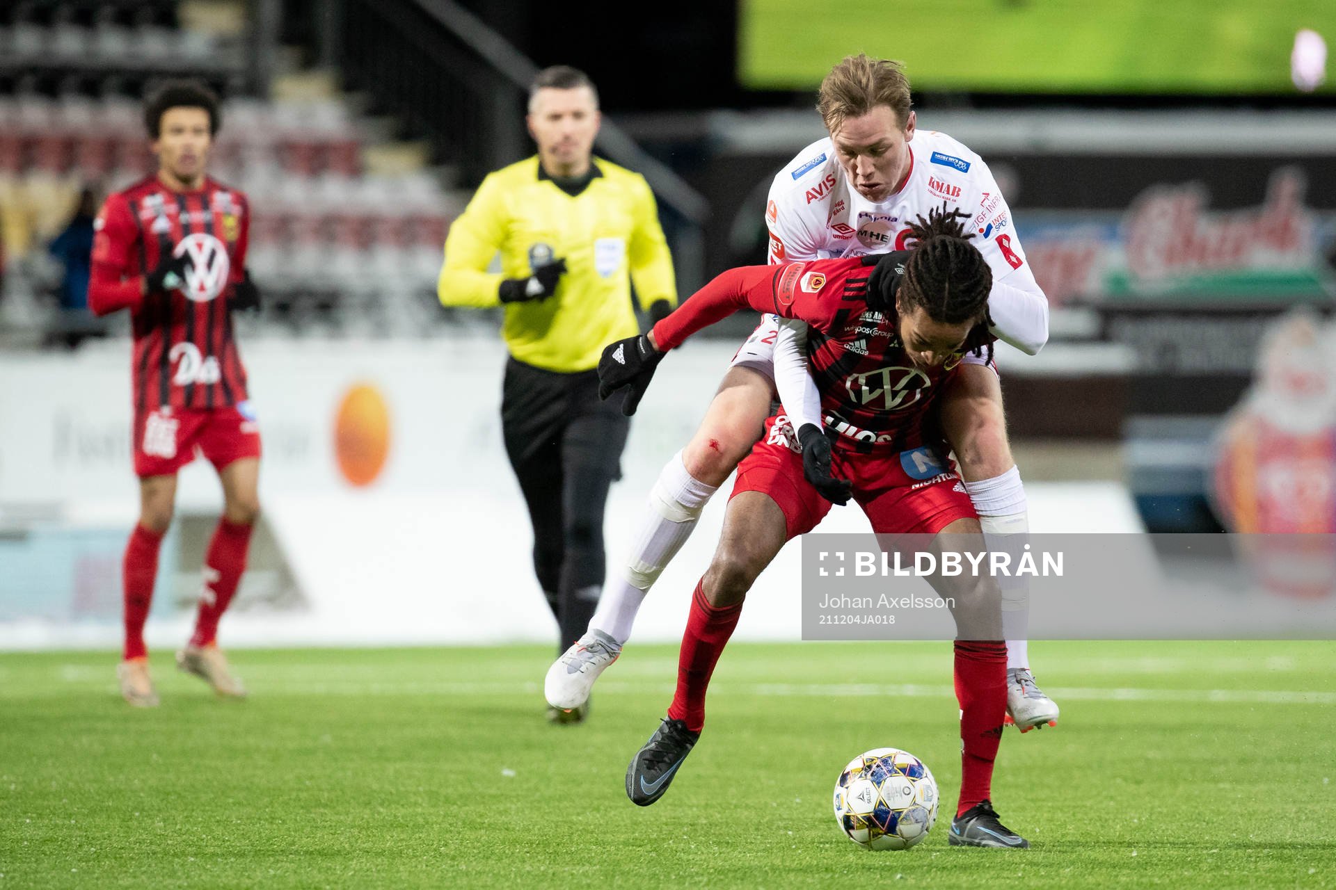 Degerfors Adam Carlén och Östersunds Francis Jno-Baptiste