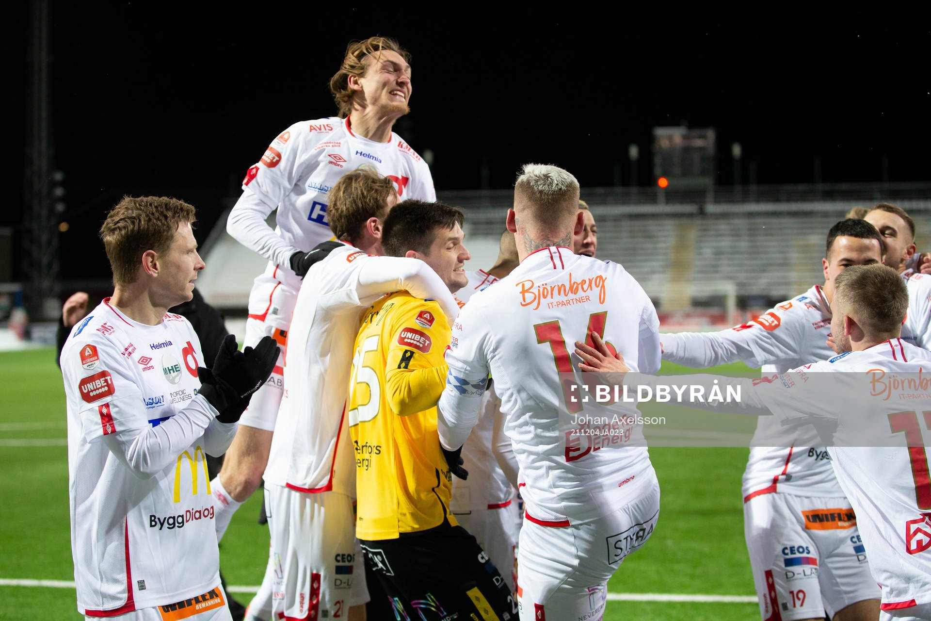 Degerfors spelare jublar