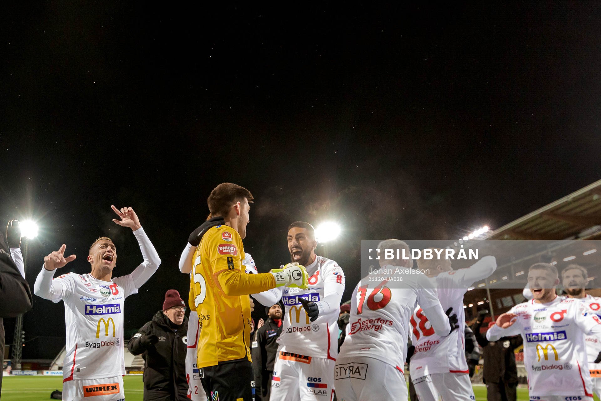 Degerfors spelare jublar