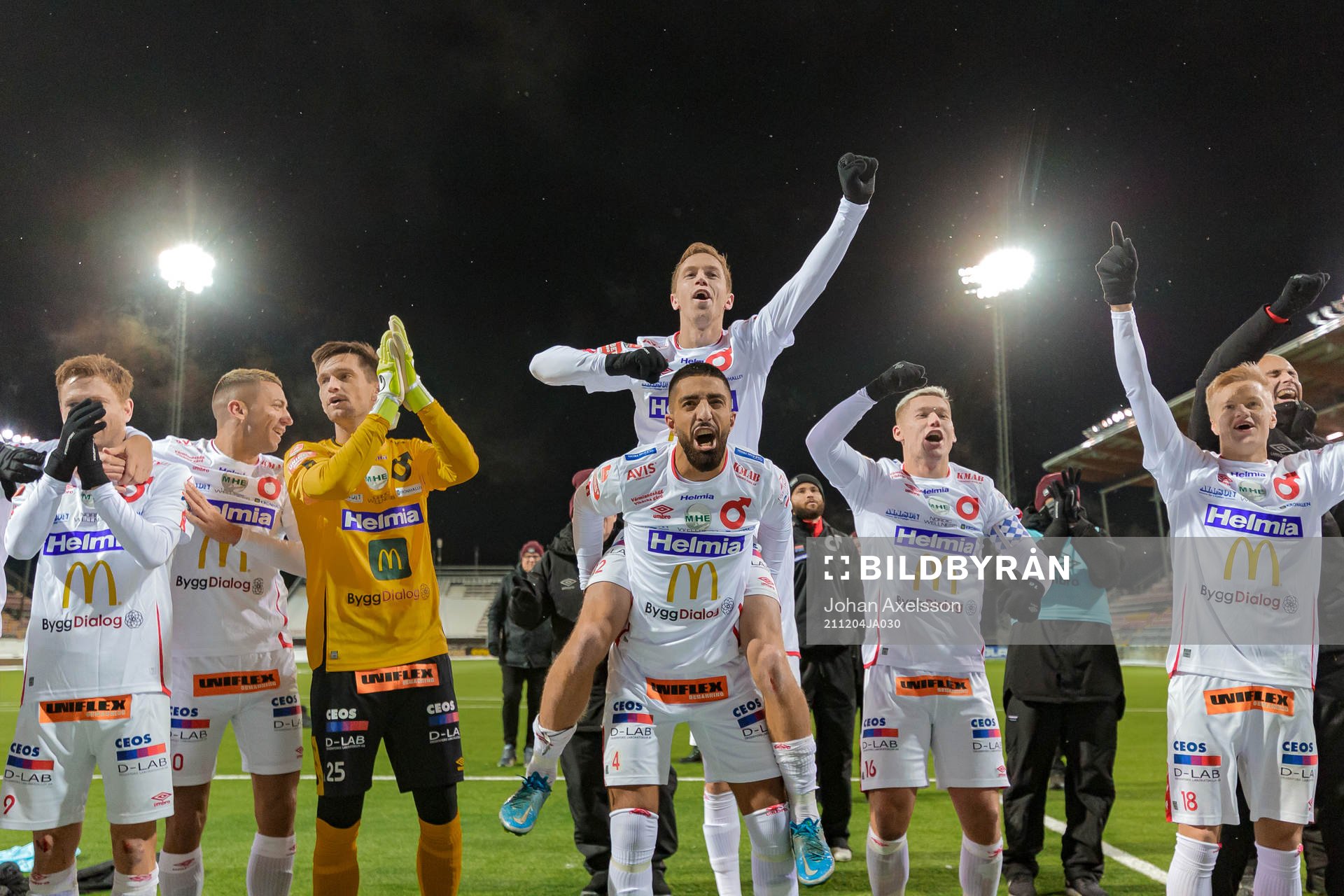 Degerfors Daniel Janevski och Erik Lindell (på ryggen)