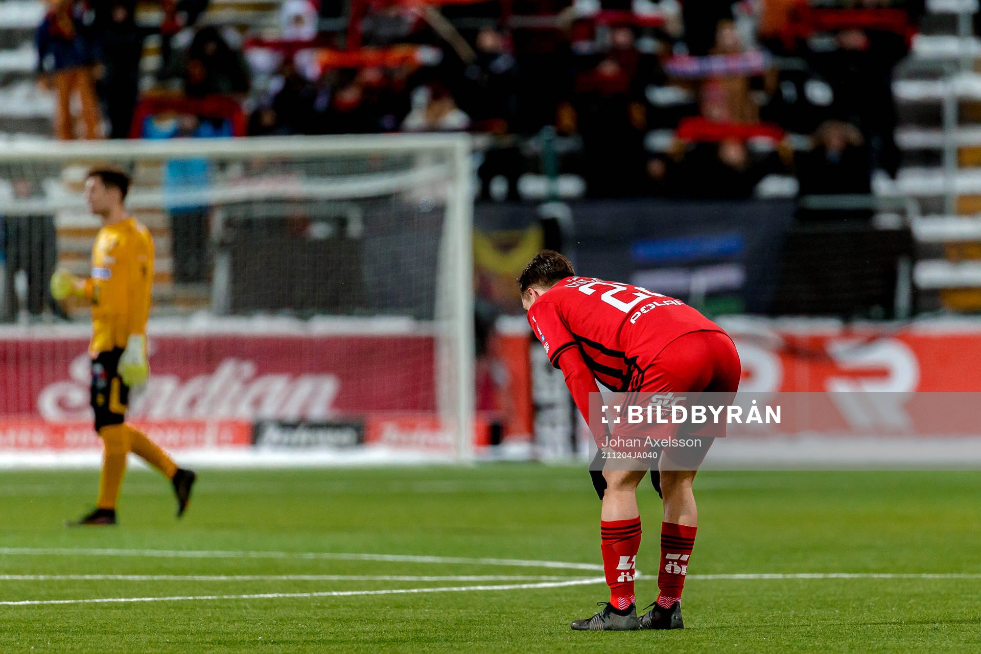 Östersunds Charlie Colkett deppar