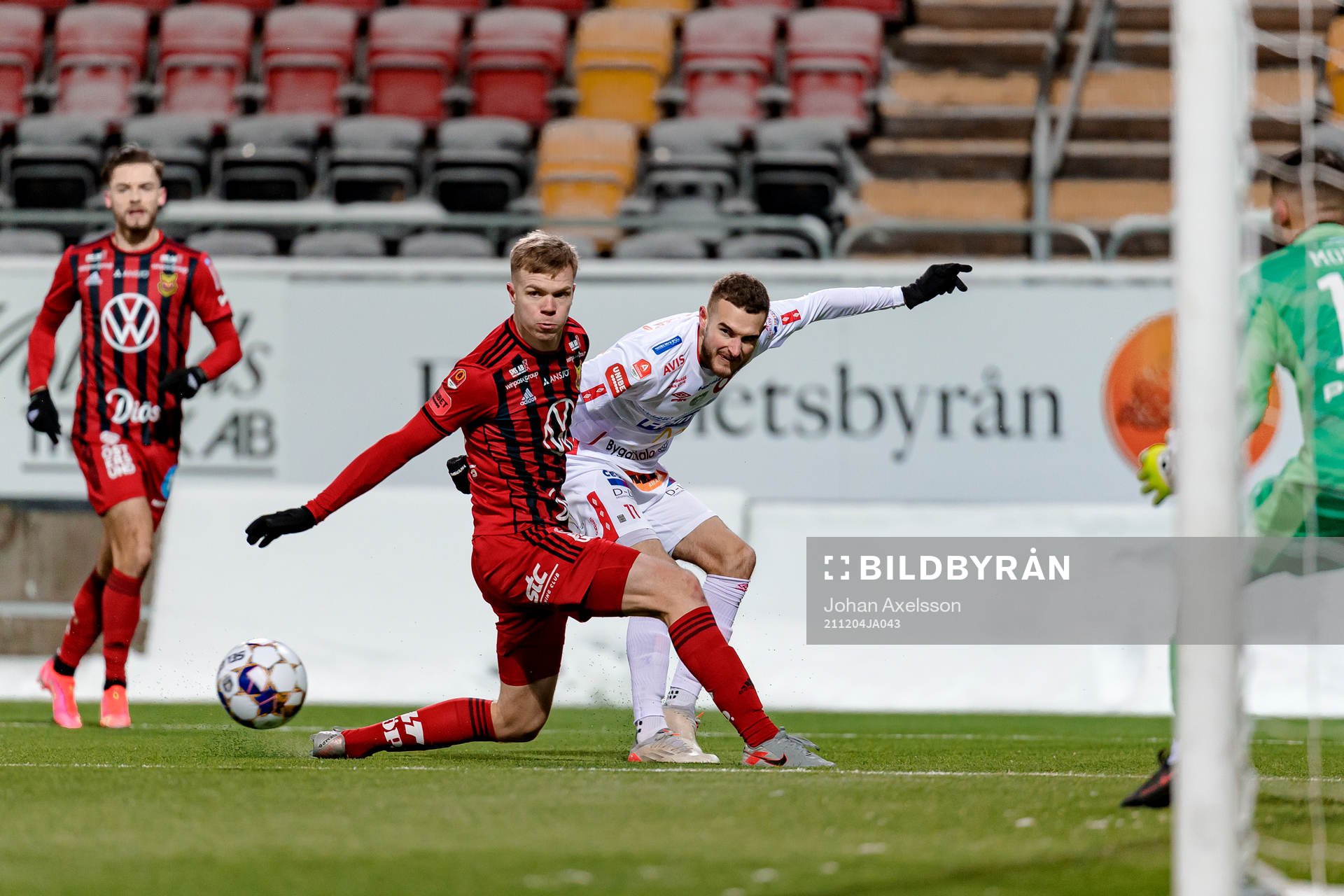 Degerfors Christos Gravius i akmp med Östersunds Eirik