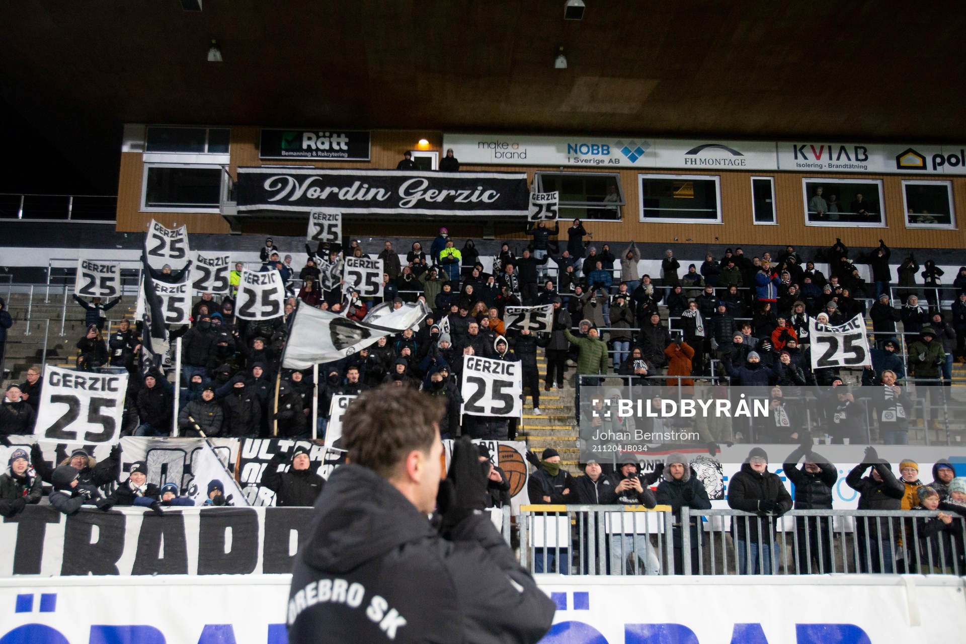 Örebros Nordin Gerzic tackas av