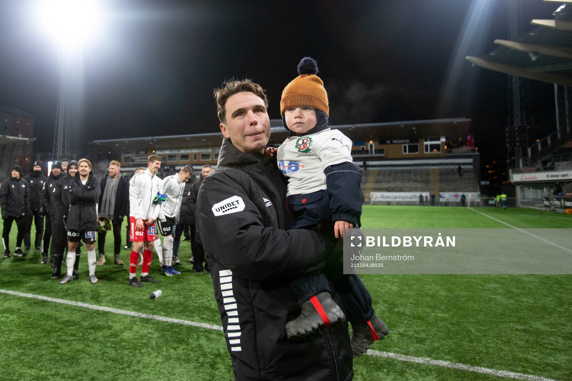 Örebros Nordin Gerzic tackas av
