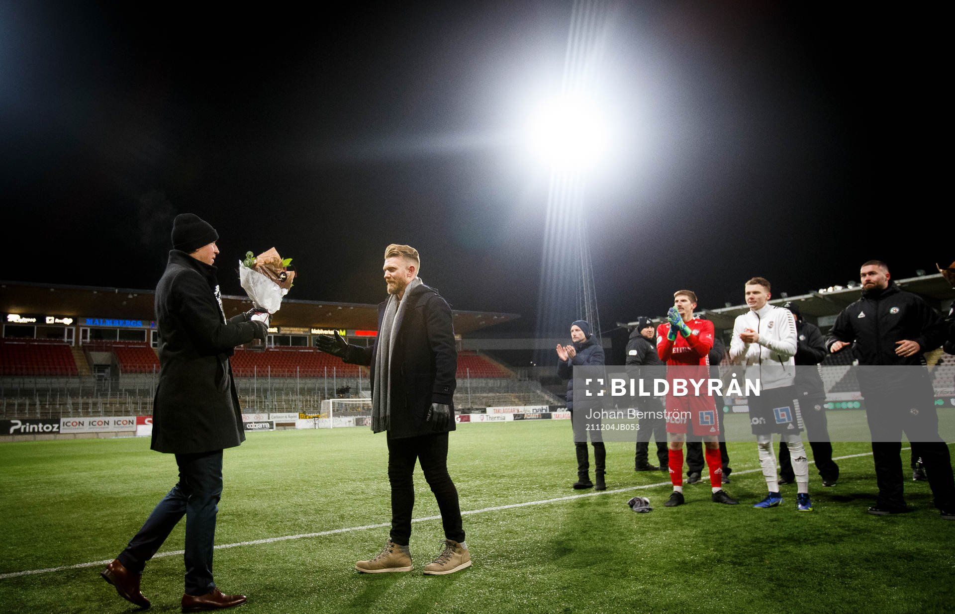 Örebros Michael Almebäck blir avtackad