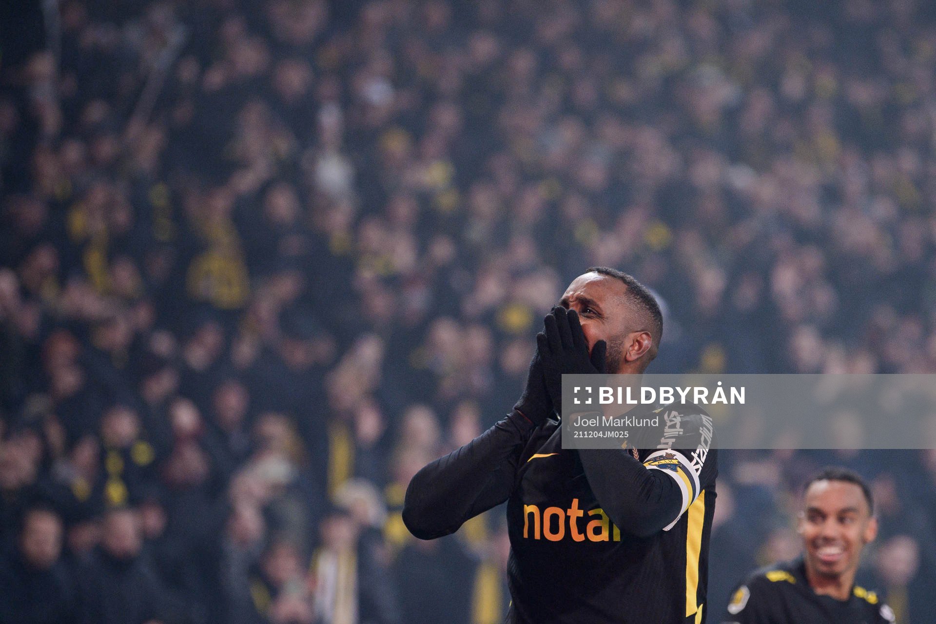 s Henok Goitom jublar