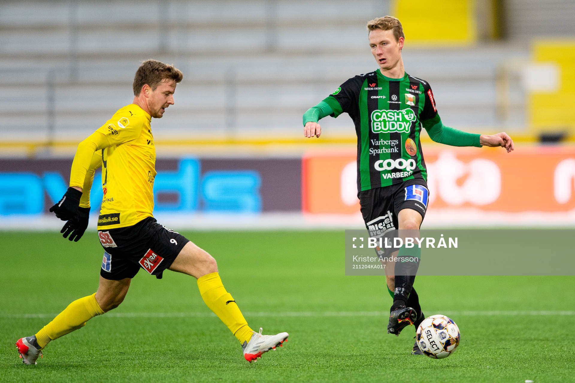 Mjällbys Joel Nilsson och Varbergs Alexander Johansson