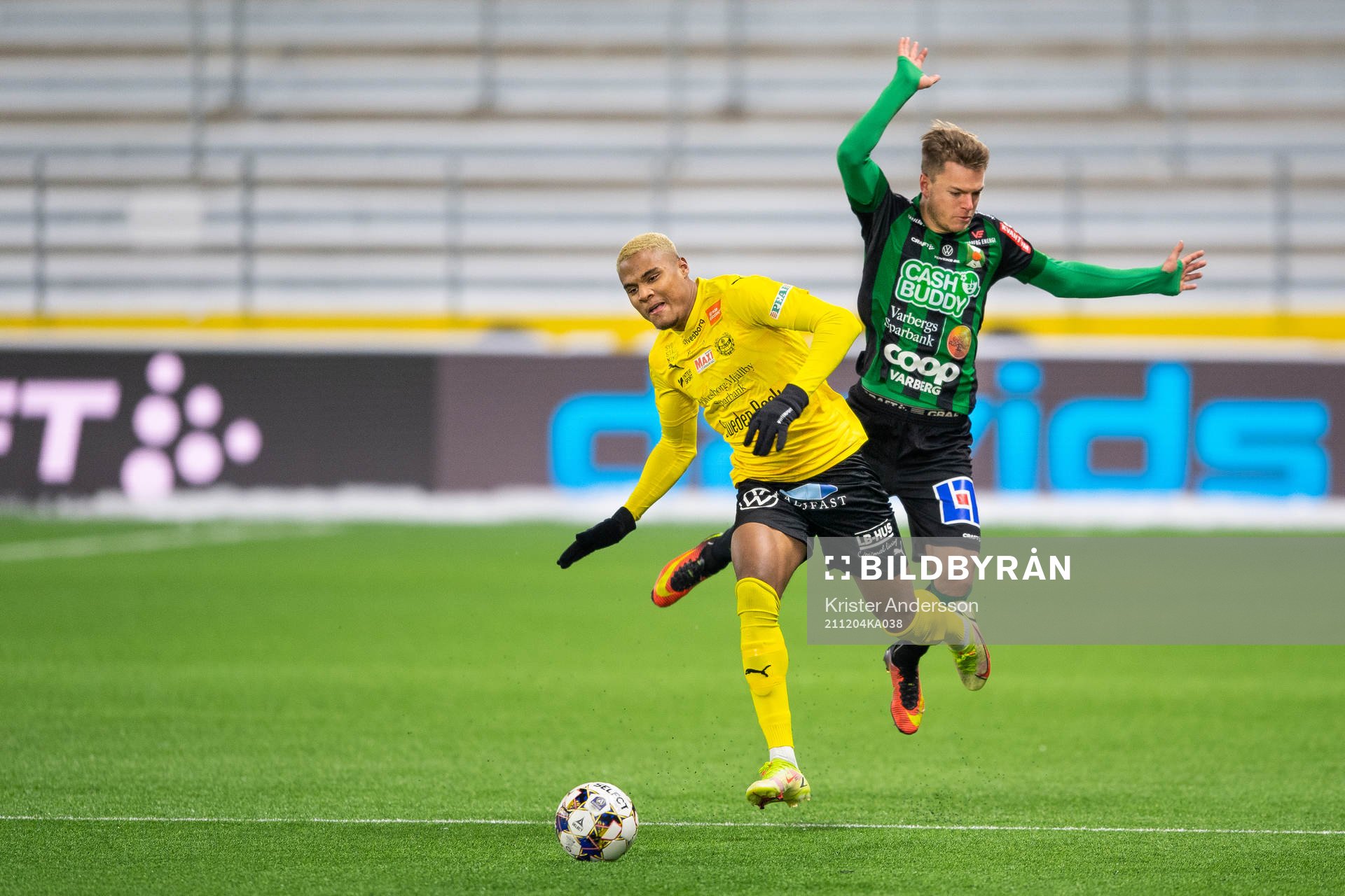Mjällbys Amin Sarr och Varbergs Albin Winbo
