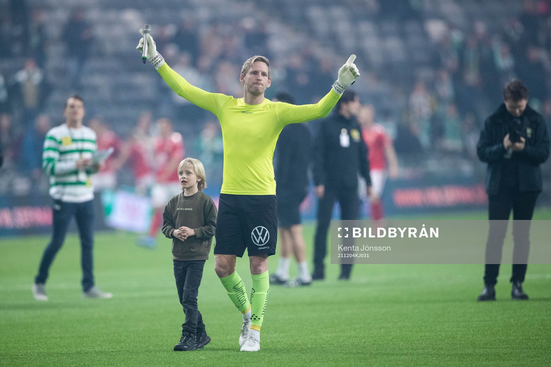 Hammarbys målvakt David Ousted efter fotbollsmatchen i Allsvenskan mellan Hammarby och Kalmar den 4 december 2021 i Stockholm. 