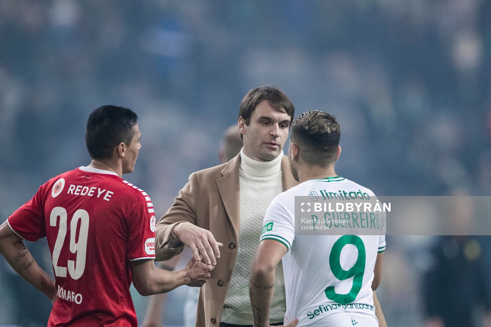 Kalmars Romario Pereira Sipiao med Hammarbys tränare Milos