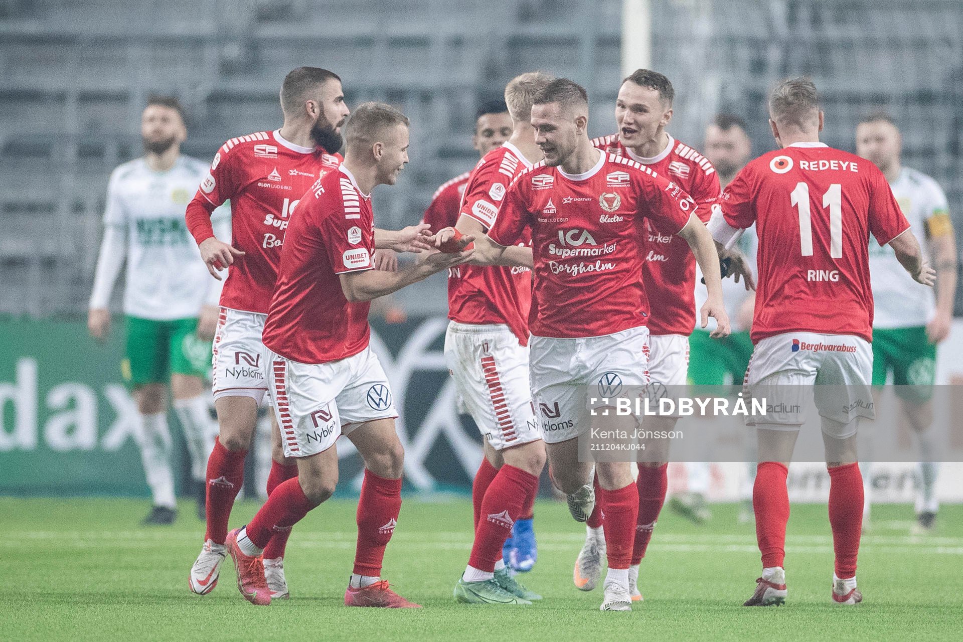 Kalmars Erik Israelsson jublar efter 4-3 under fotbollsmatchen i Allsvenskan mellan Hammarby och Kalmar den 4 december 2021 i Stockholm. 