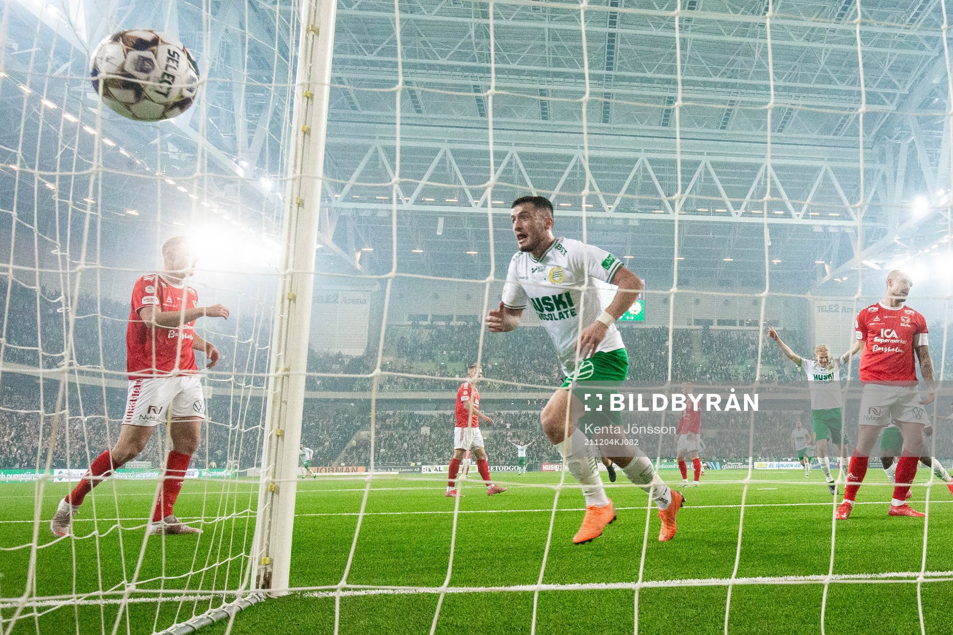 Hammarbys Astrit Selmani jublar