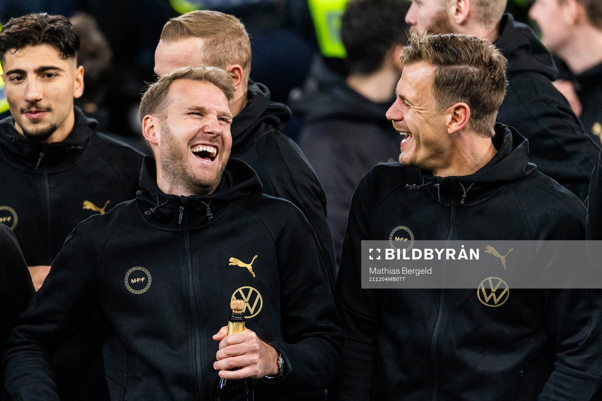 Malmö FFs Ola Toivonen och målvakt Johan Dahlin jublar