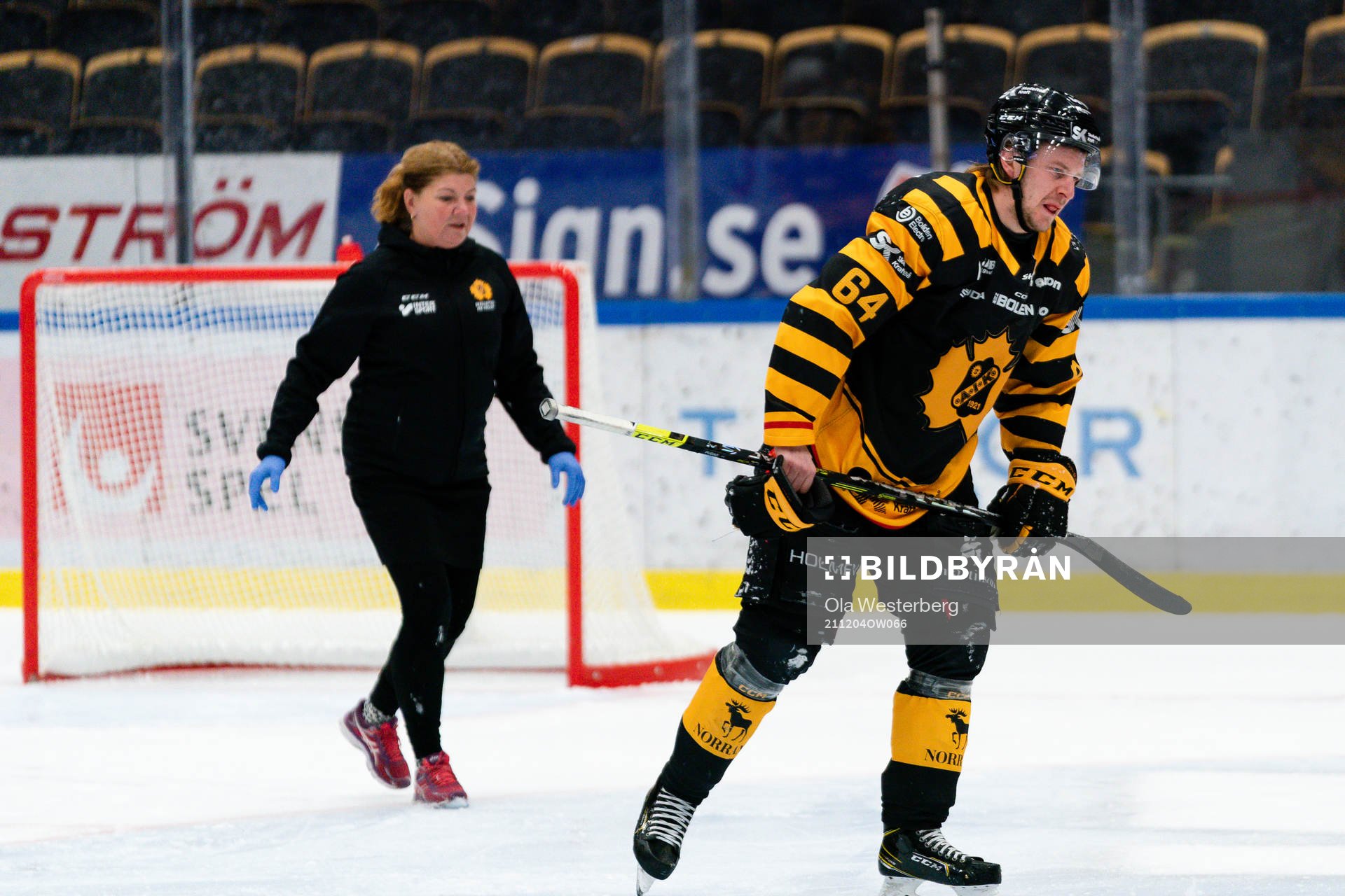 Skellefteås Jonathan Pudas och lagläkare Karin Granberg