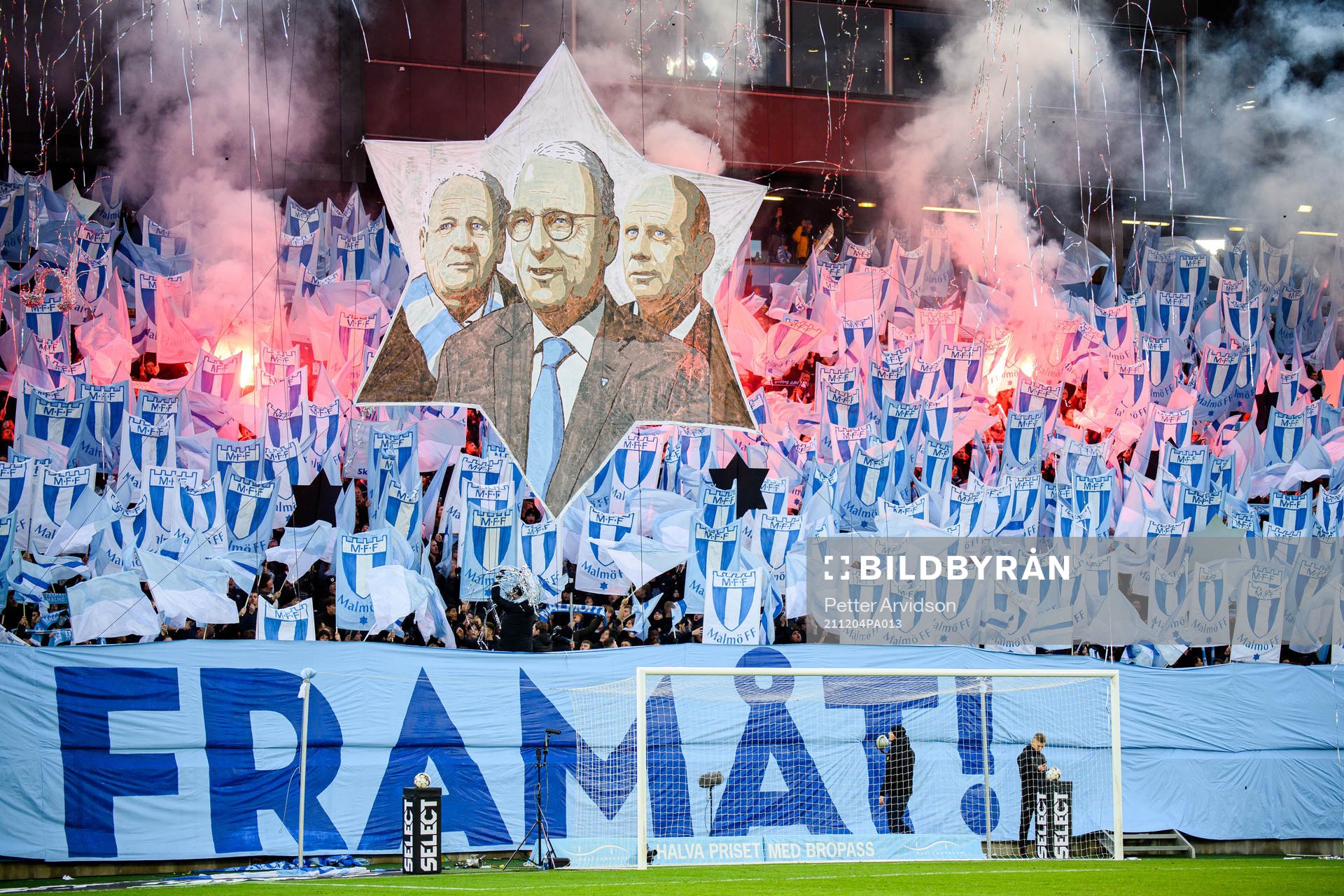 Malmö FFs supportrar med tifo