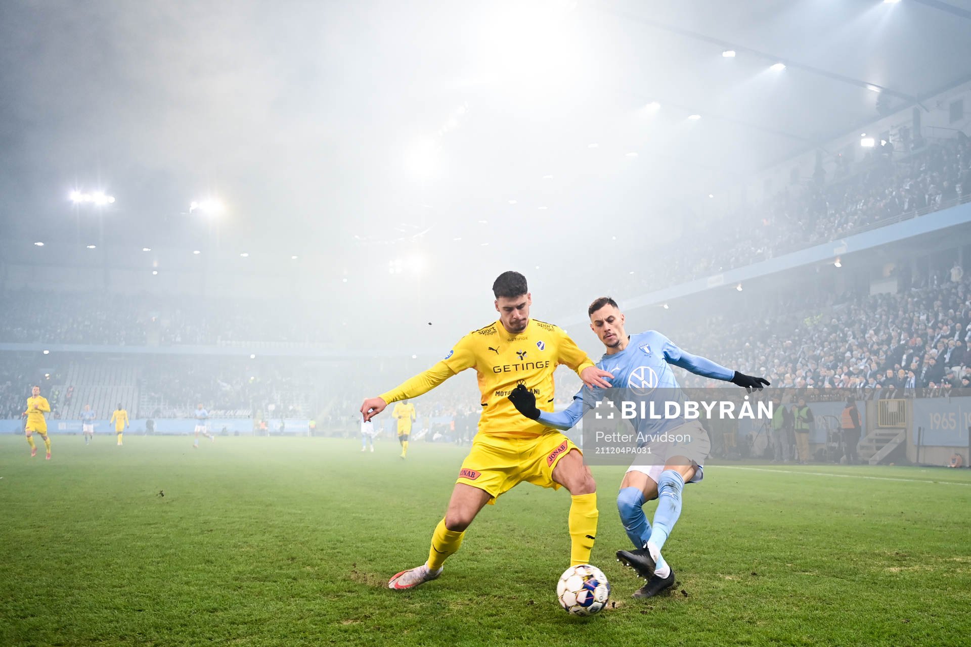 Halmstads Edvin Kurtulus och Malmö FFs Veljko Birmancevic