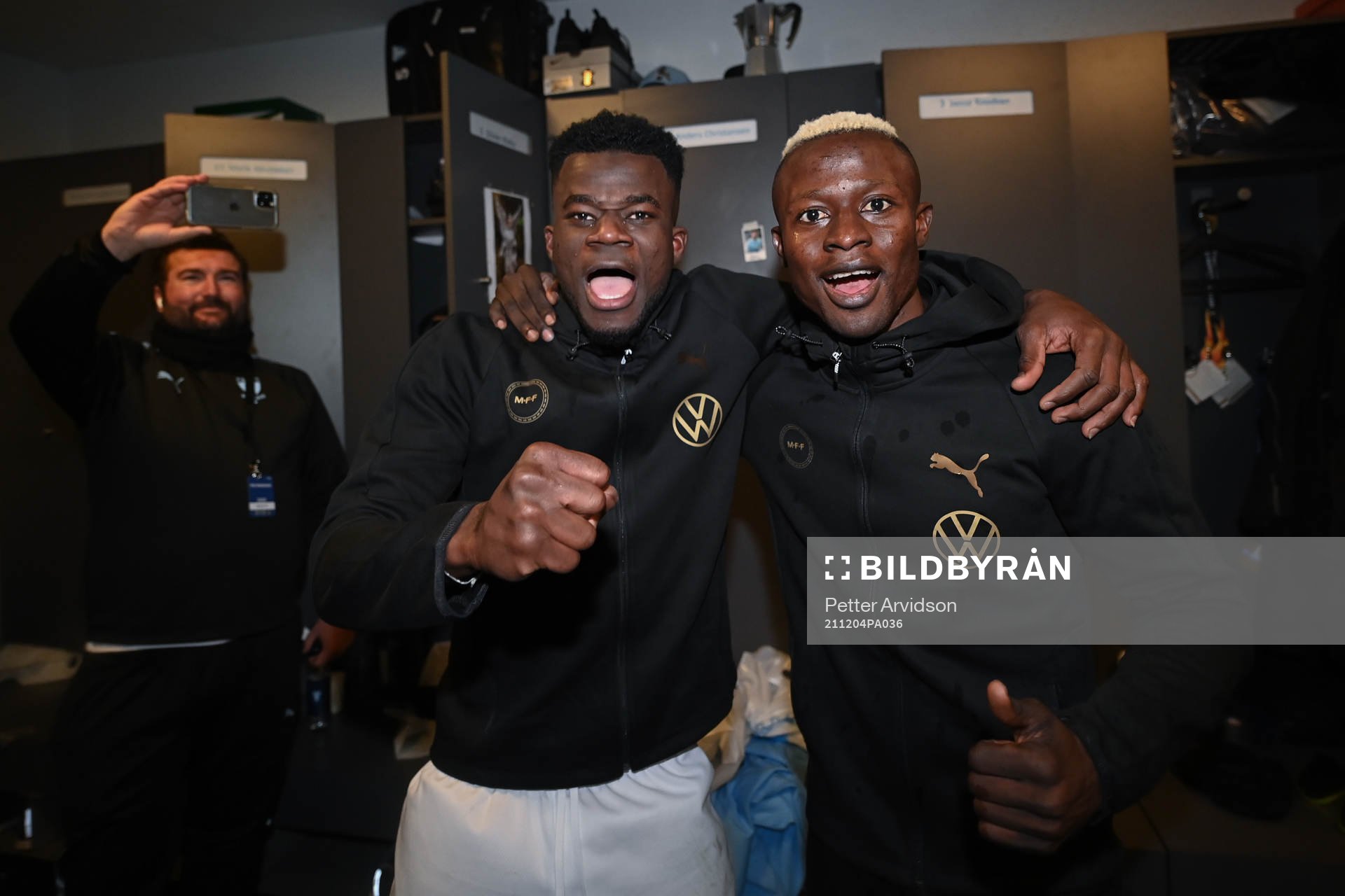 Malmö FFs Malik Abubakari och Bonke Innocent  jublar i
