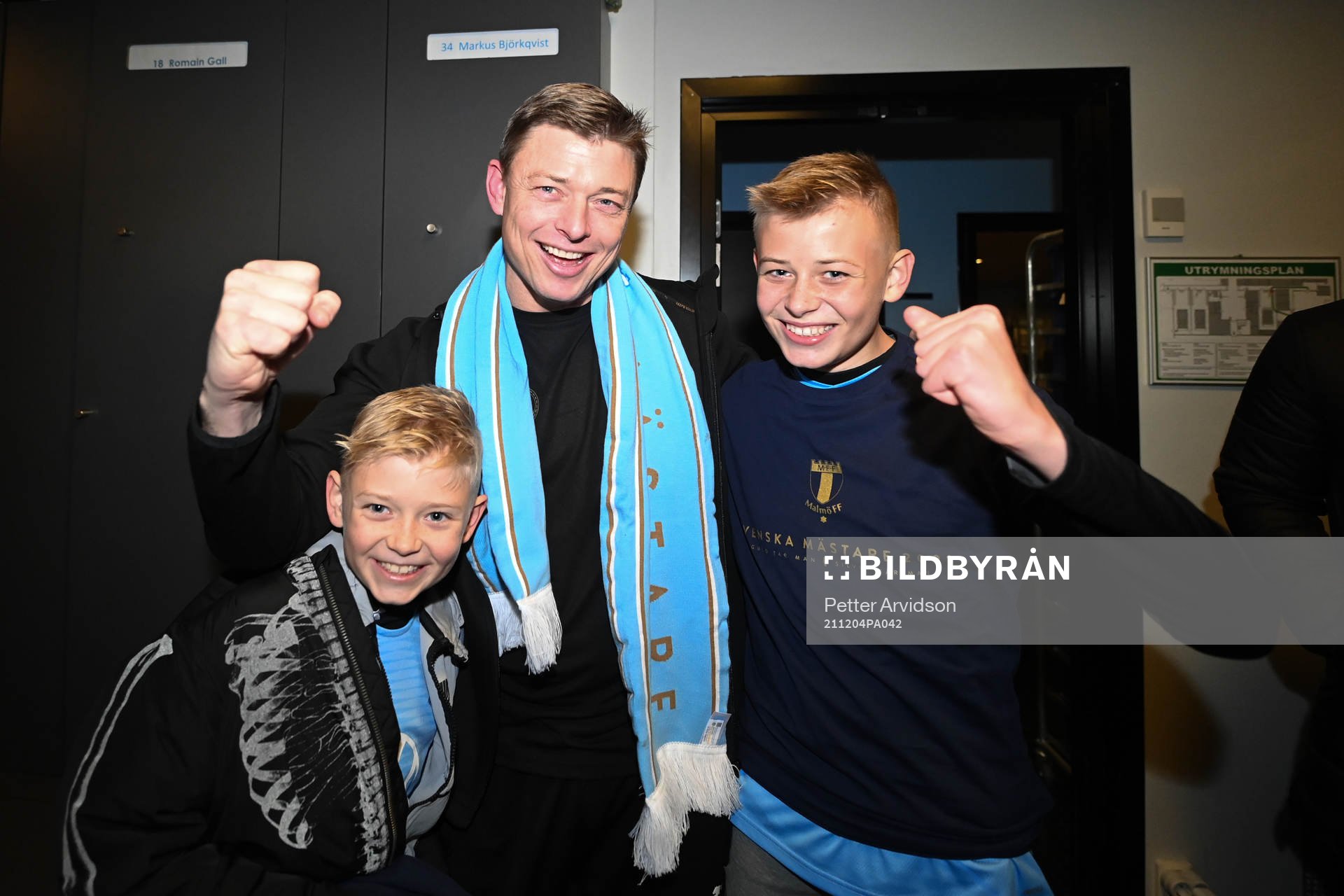 Malmö FFs tränare Jon Dahl Tomasson jublar i