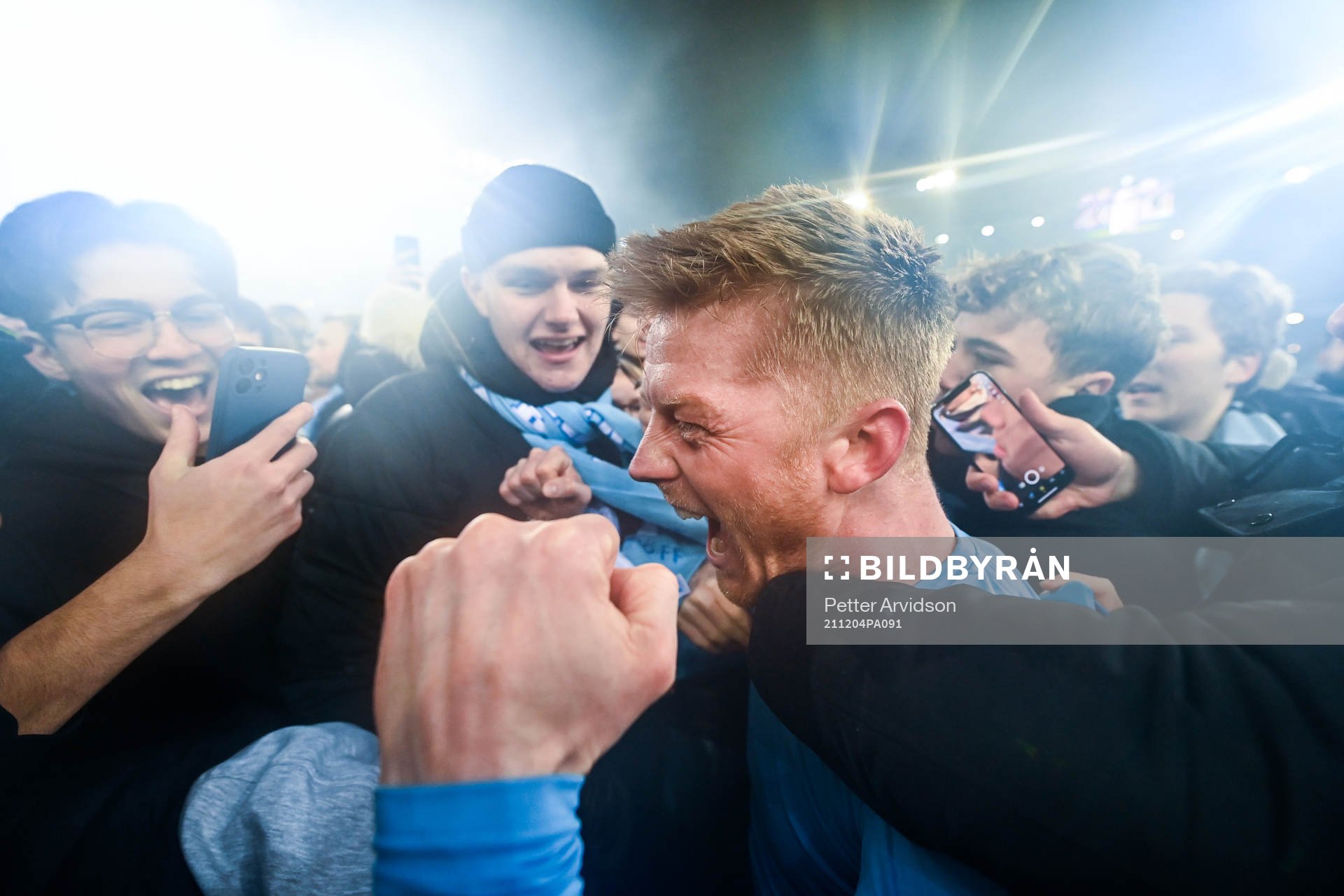 Malmö FFs Anders Christiansen jublar med supportrar