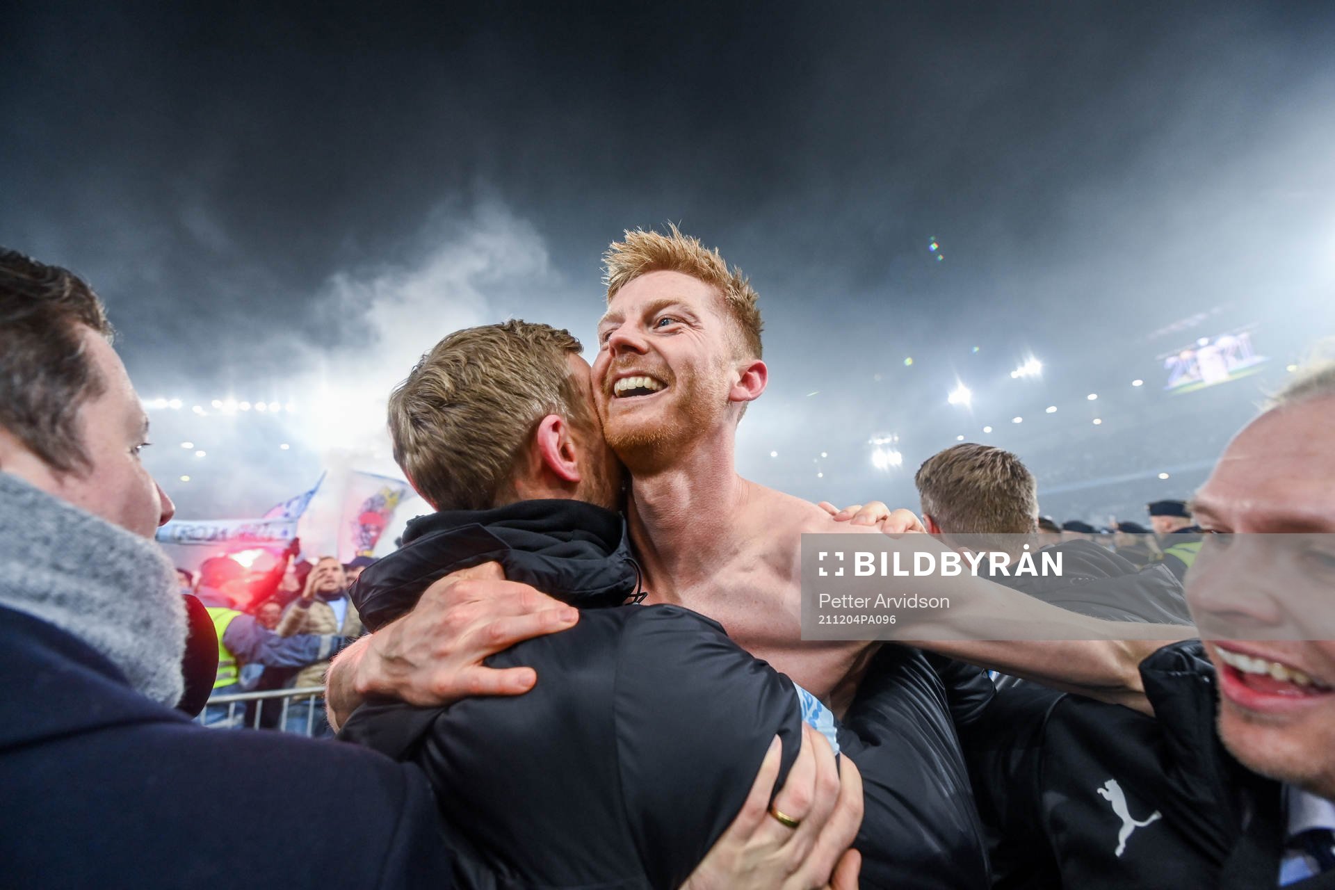Malmö FFs Anders Christiansen jublar med supportrar