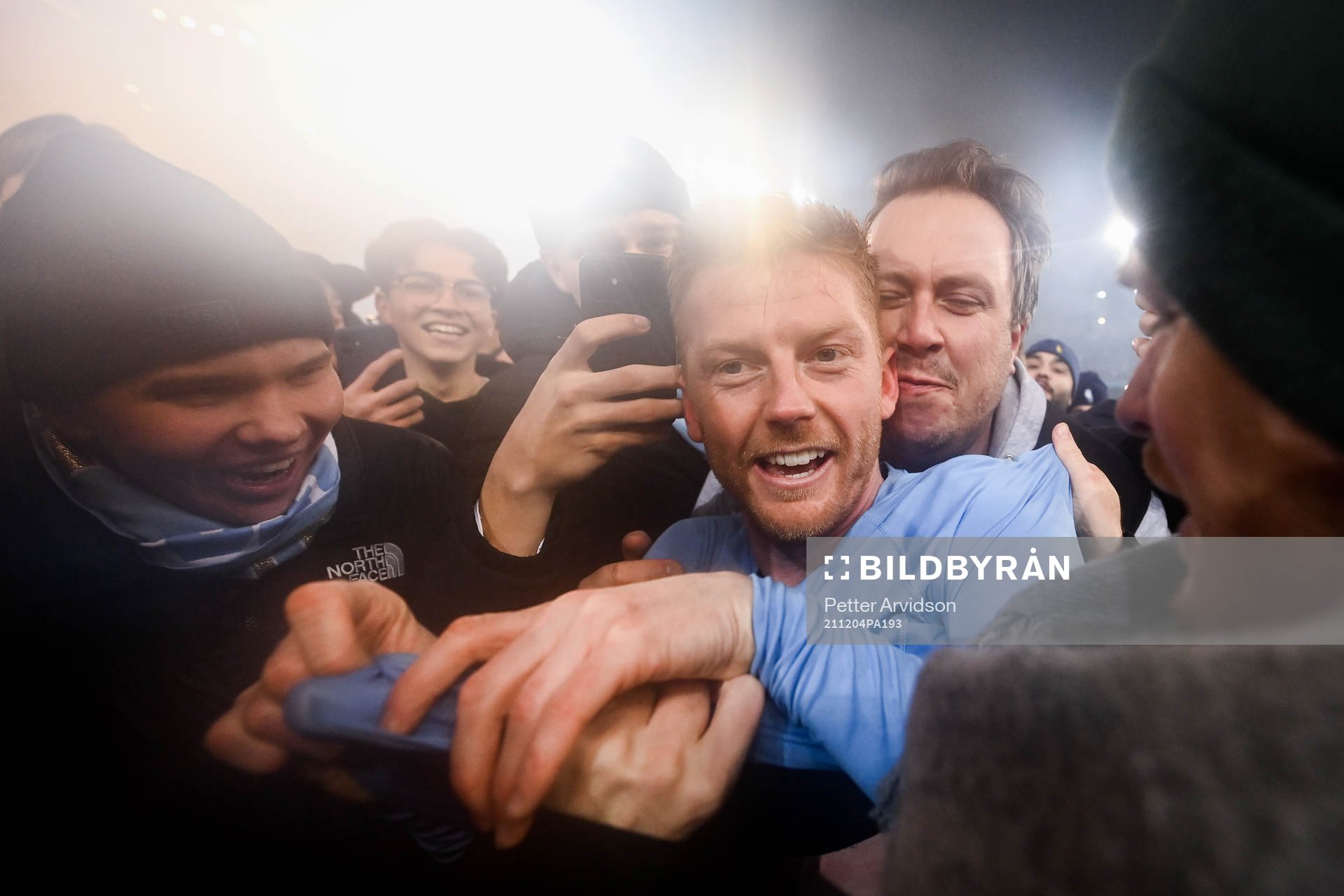Malmö FFs Anders Christiansen jublar med supportar