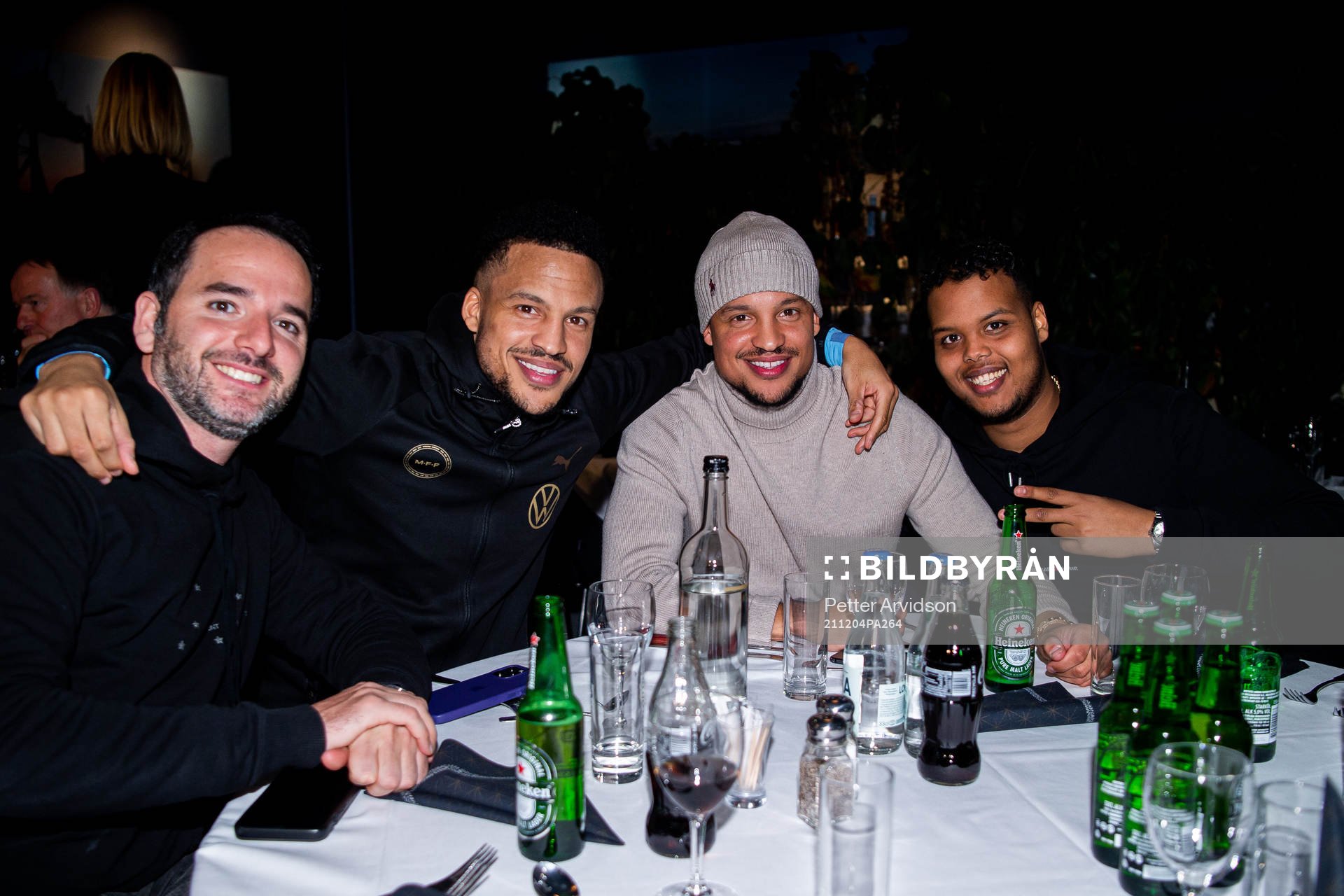 Malmö FFs Martin Olsson och brodern Marcus Olsson jublar