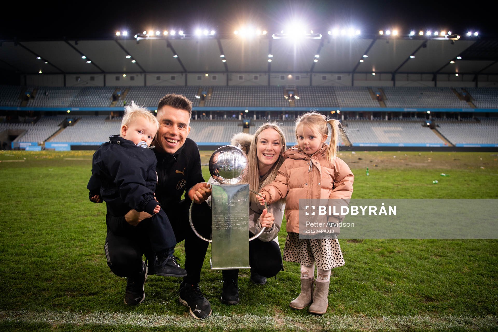 Malmö FFs Jonas Knudsen med familj
