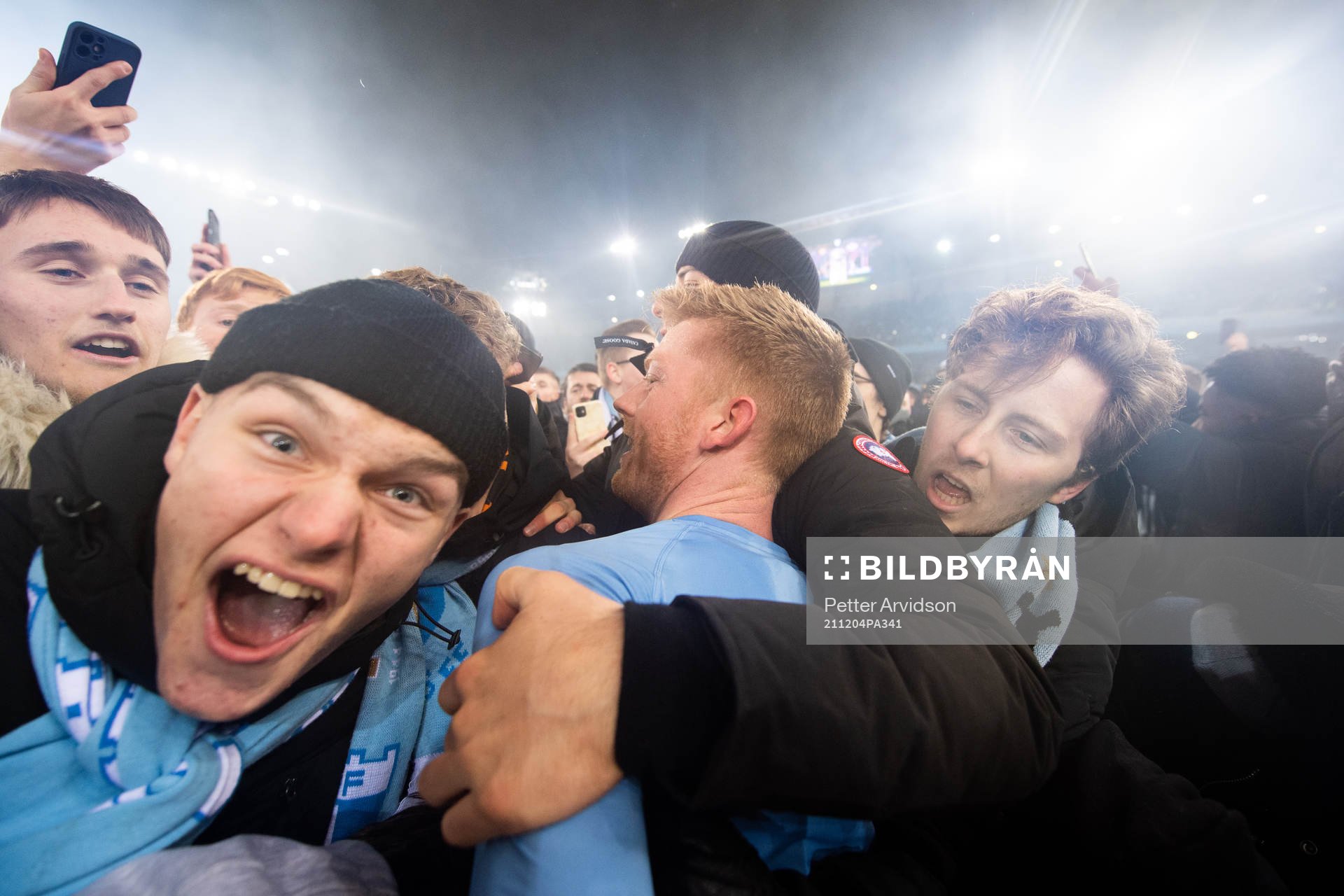 Malmö FFs Anders Christiansen jublar med supportrar