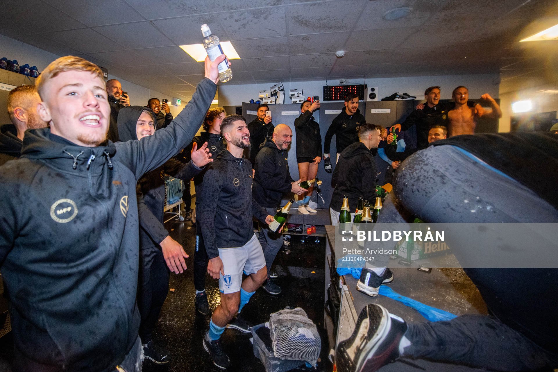 Malmö FFs Markus Björkqvist och Antonio Colak jublar i