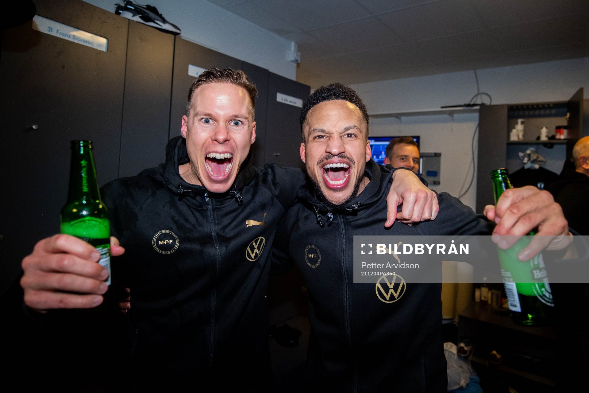 Malmö FFs Niklas Moisander och Martin Olsson jublar i