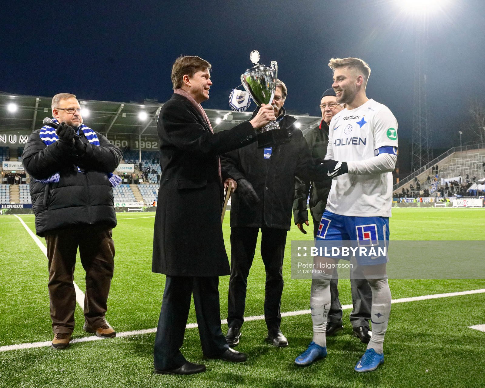 IFK Norrköpings Christoffer Nyman får pris av
