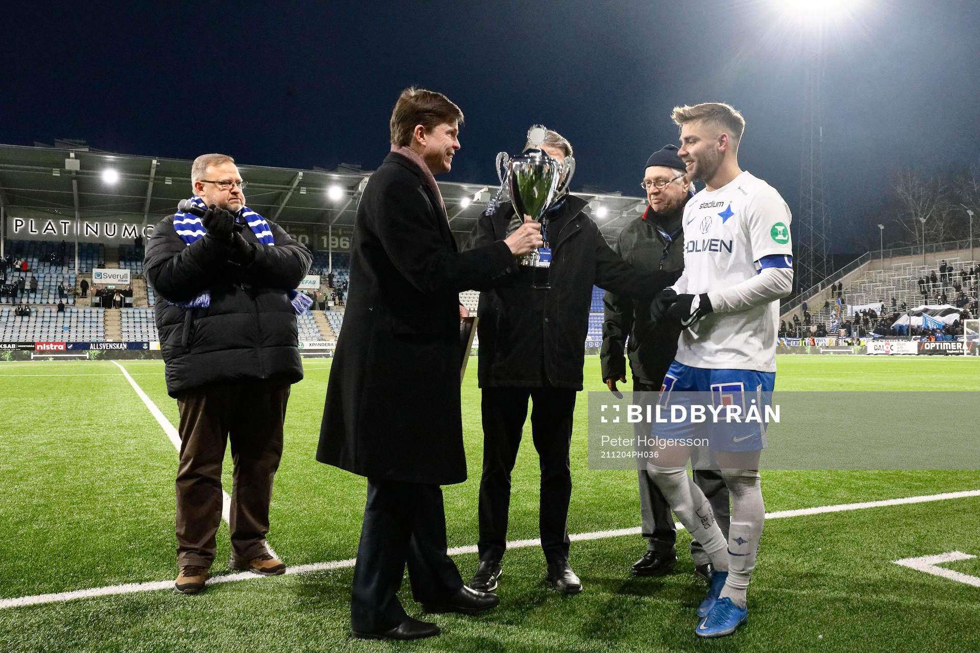 IFK Norrköpings Christoffer Nyman får pris av