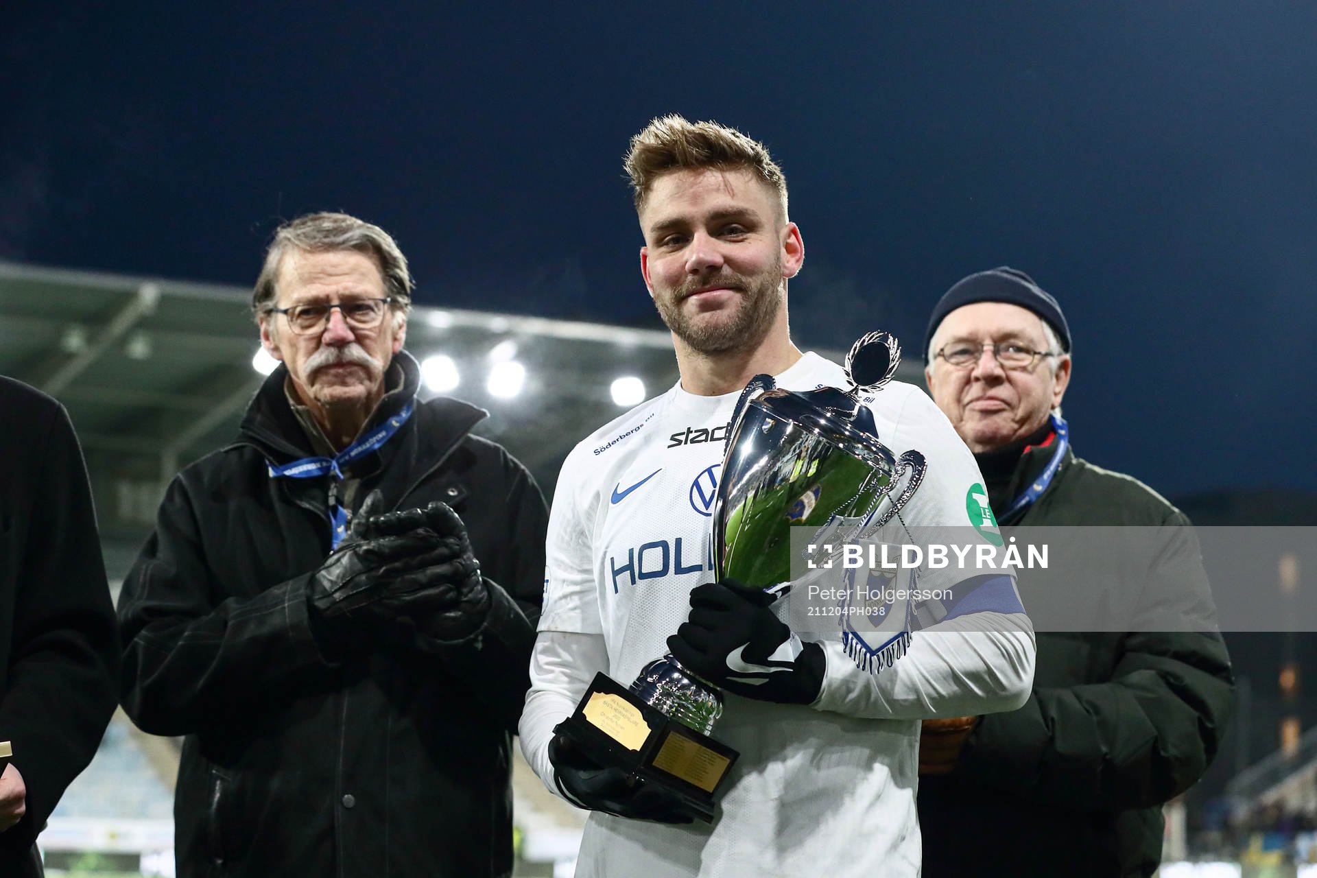 IFK Norrköpings Christoffer Nyman får pris av