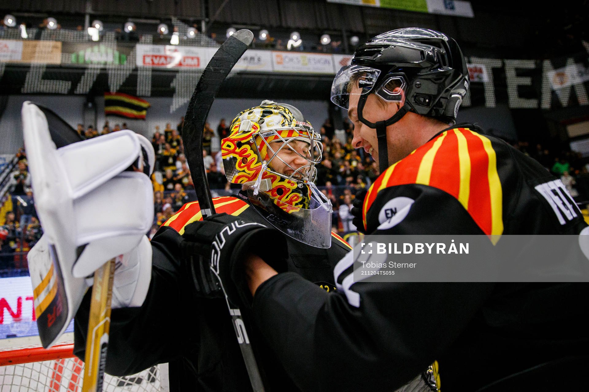Brynäs målvakt Veini Vehviläinen och Adam Pettersson