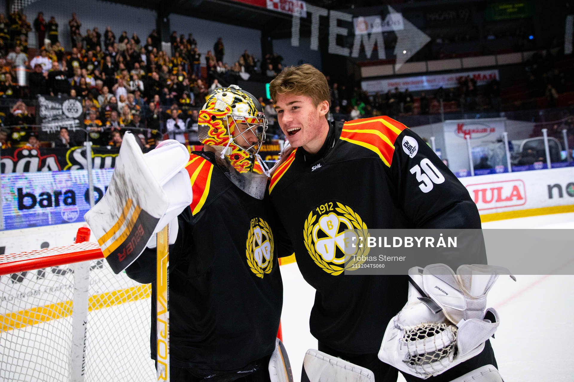Brynäs målvakt Veini Vehviläinen och målvakt Samuel