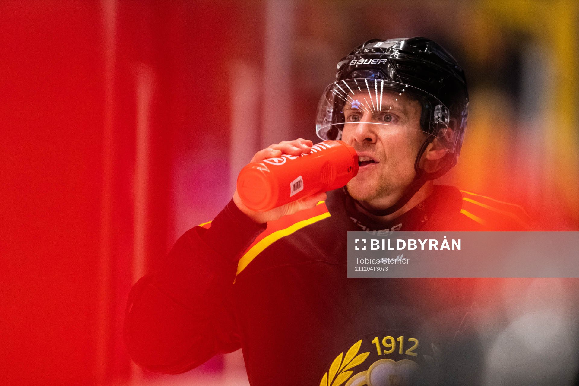 Brynäs Chay Genoway dricker vatten
