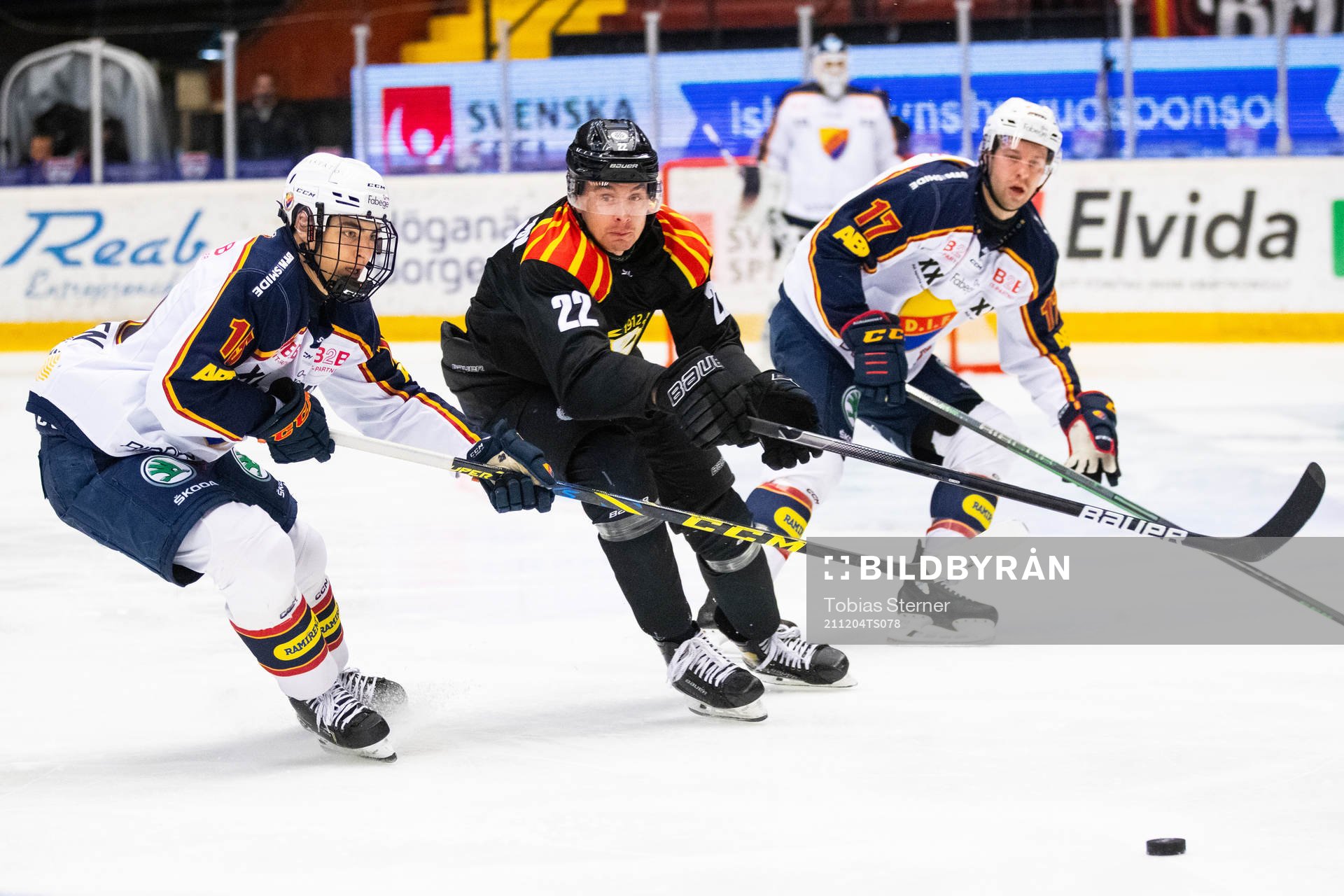 Djurgårdens Liam Öhgren och Brynäs Adam Pettersson