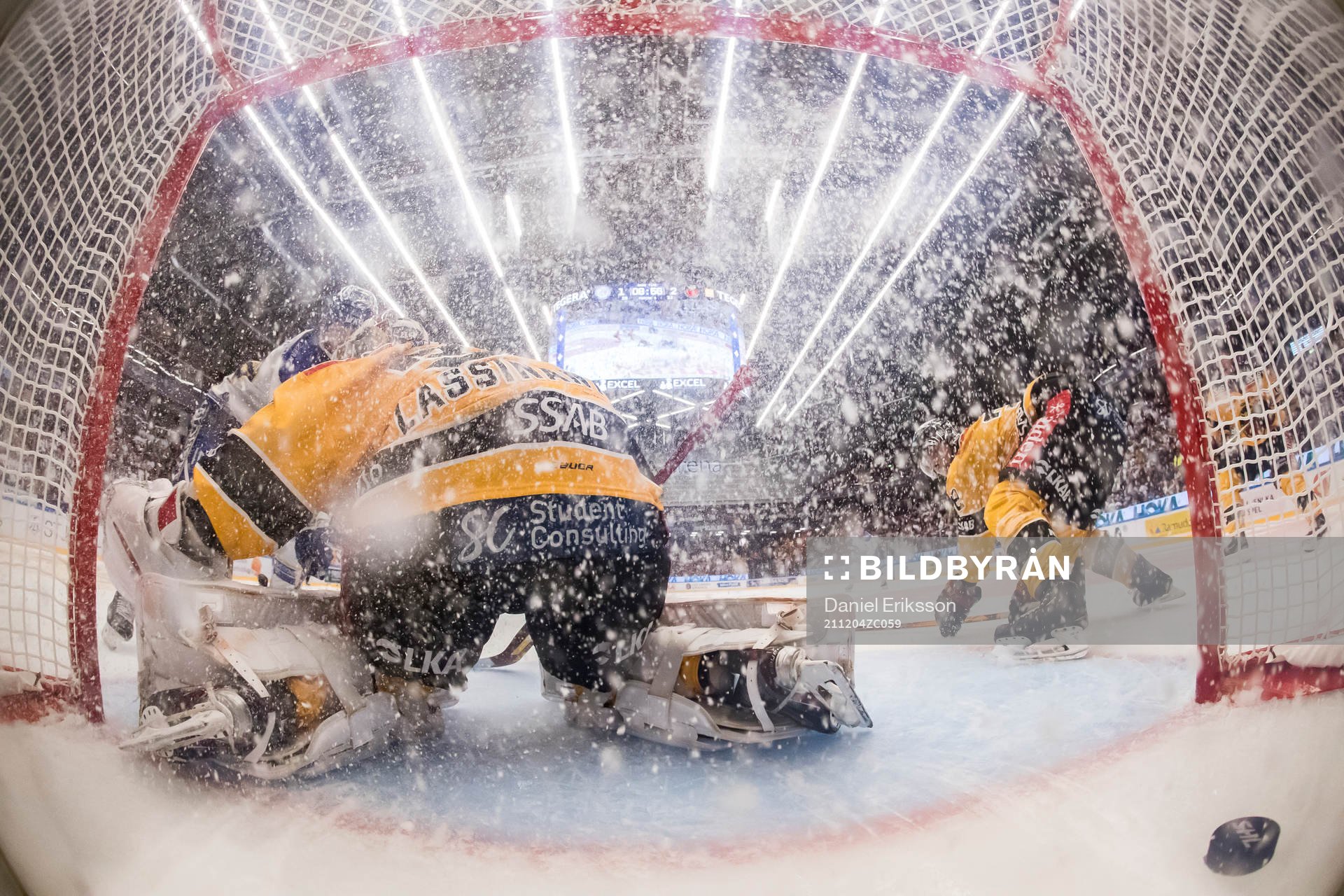 Leksands Justin Kloos 2-2 bakom Luleås målvakt Joel