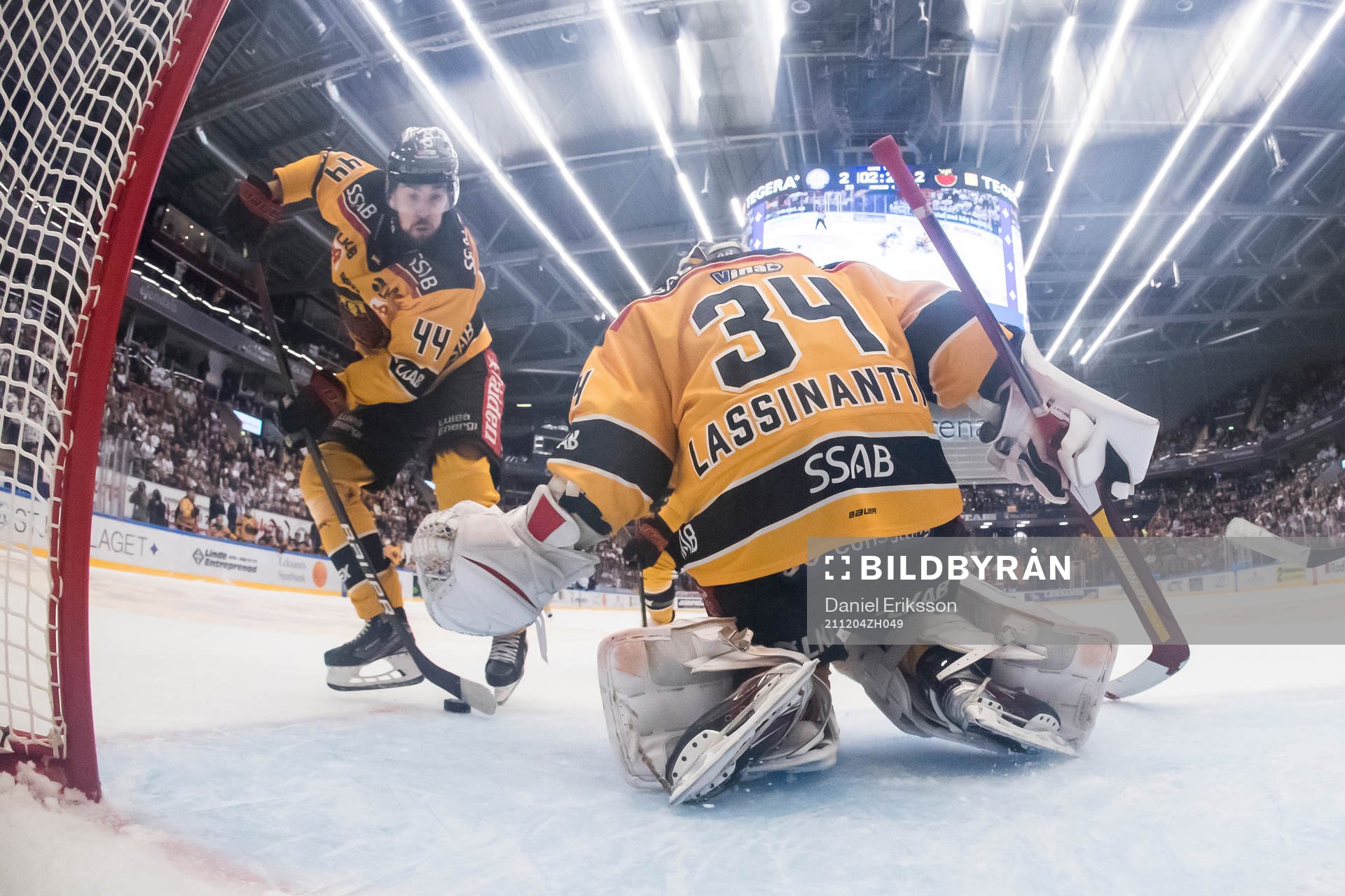 Luleås Jonathan Andersson och Luleås målvakt Joel