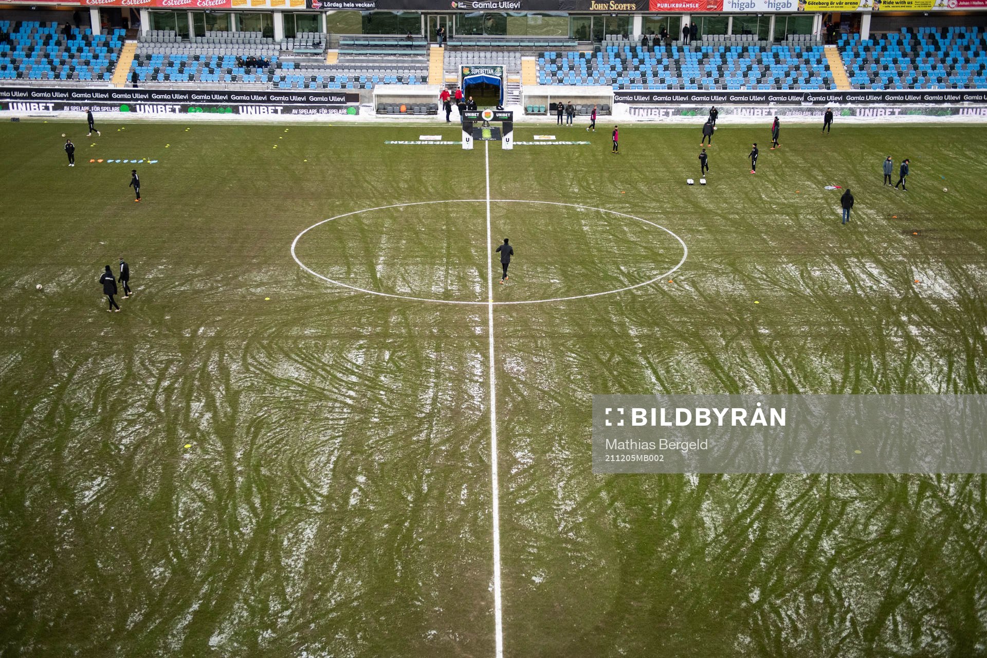 GAIS och Dalkurds spelare värmer upp